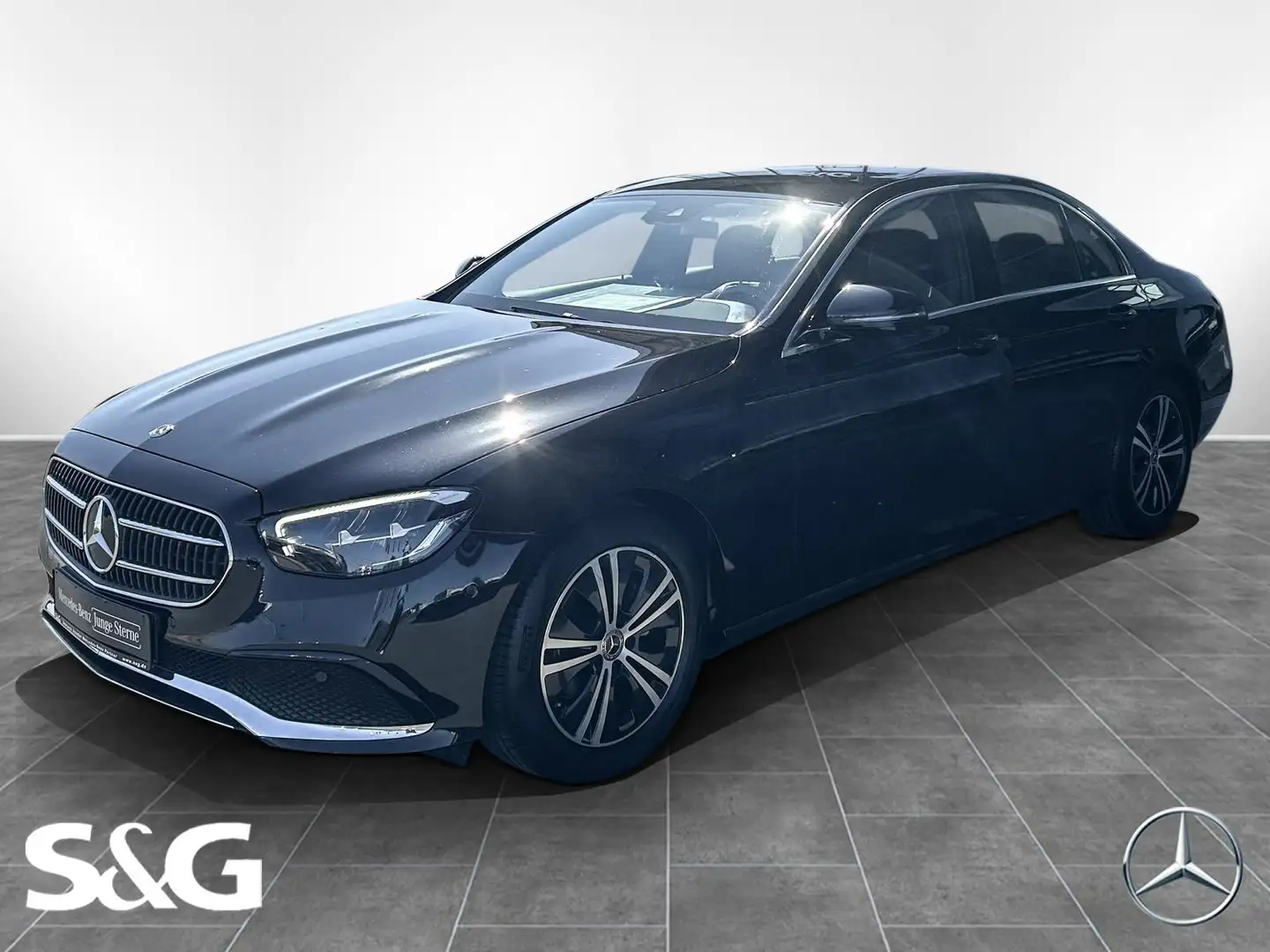 Mercedes-Benz E 220 d Avantgarde AHK+LED+Totwink+Business+RüKa crna - 1