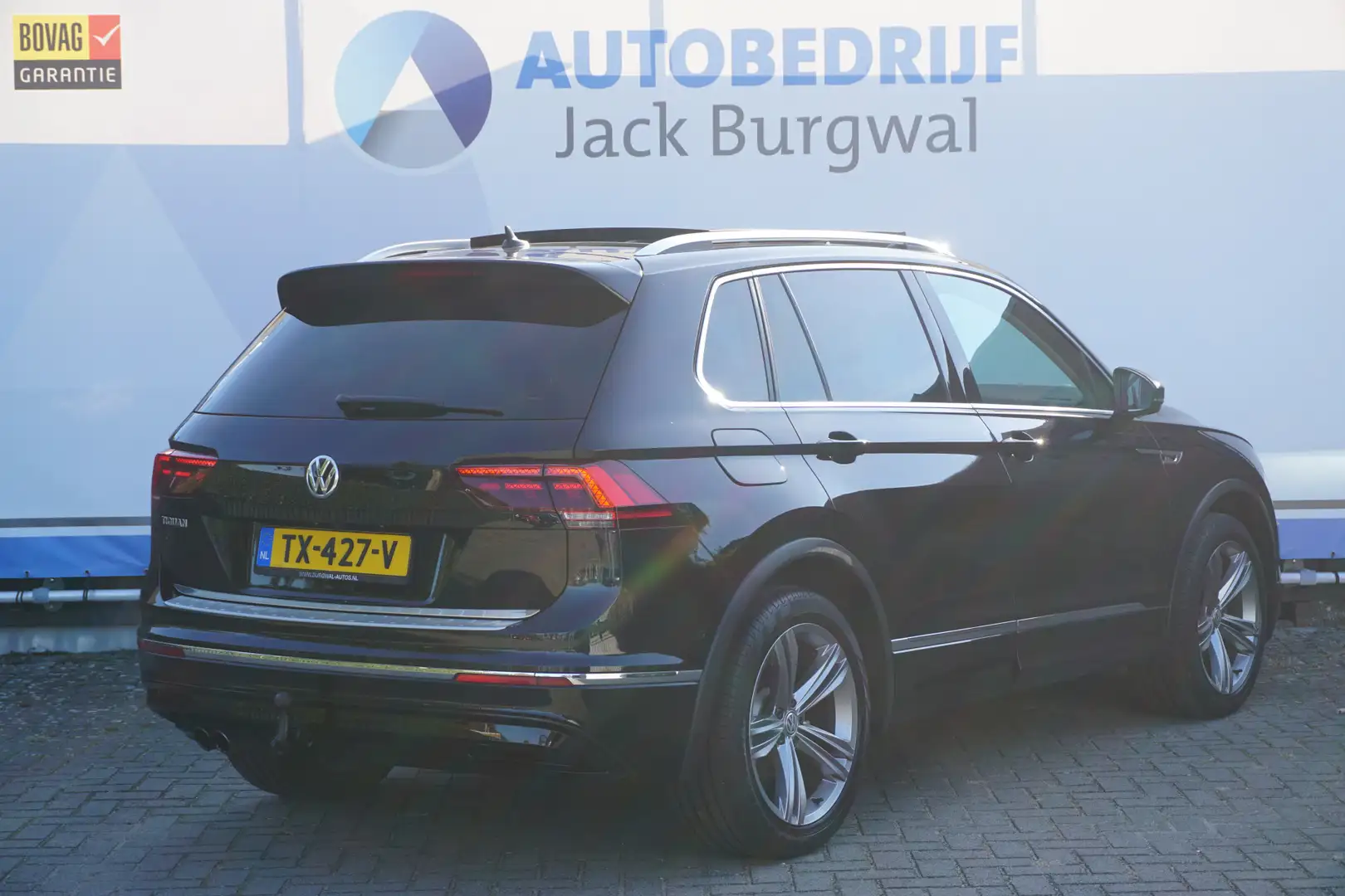 Volkswagen Tiguan 1.4 TSI DSG ACT R-Line Trekhaak | Camera | Leder * Zwart - 2