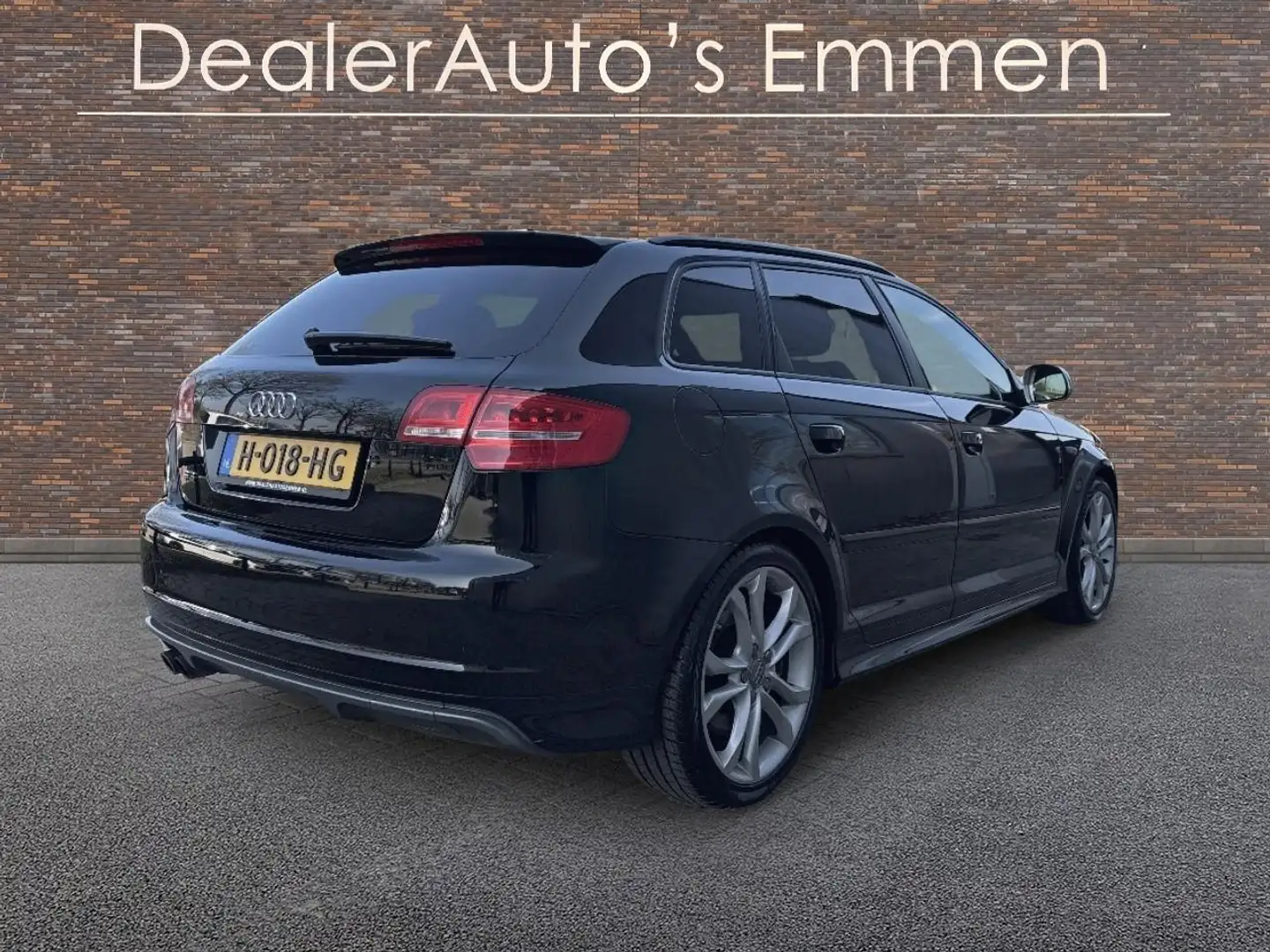Audi A3 Sportback 2.0 TFSI S3 quattro S-LINE ECC LMV NAVIG Zwart - 2