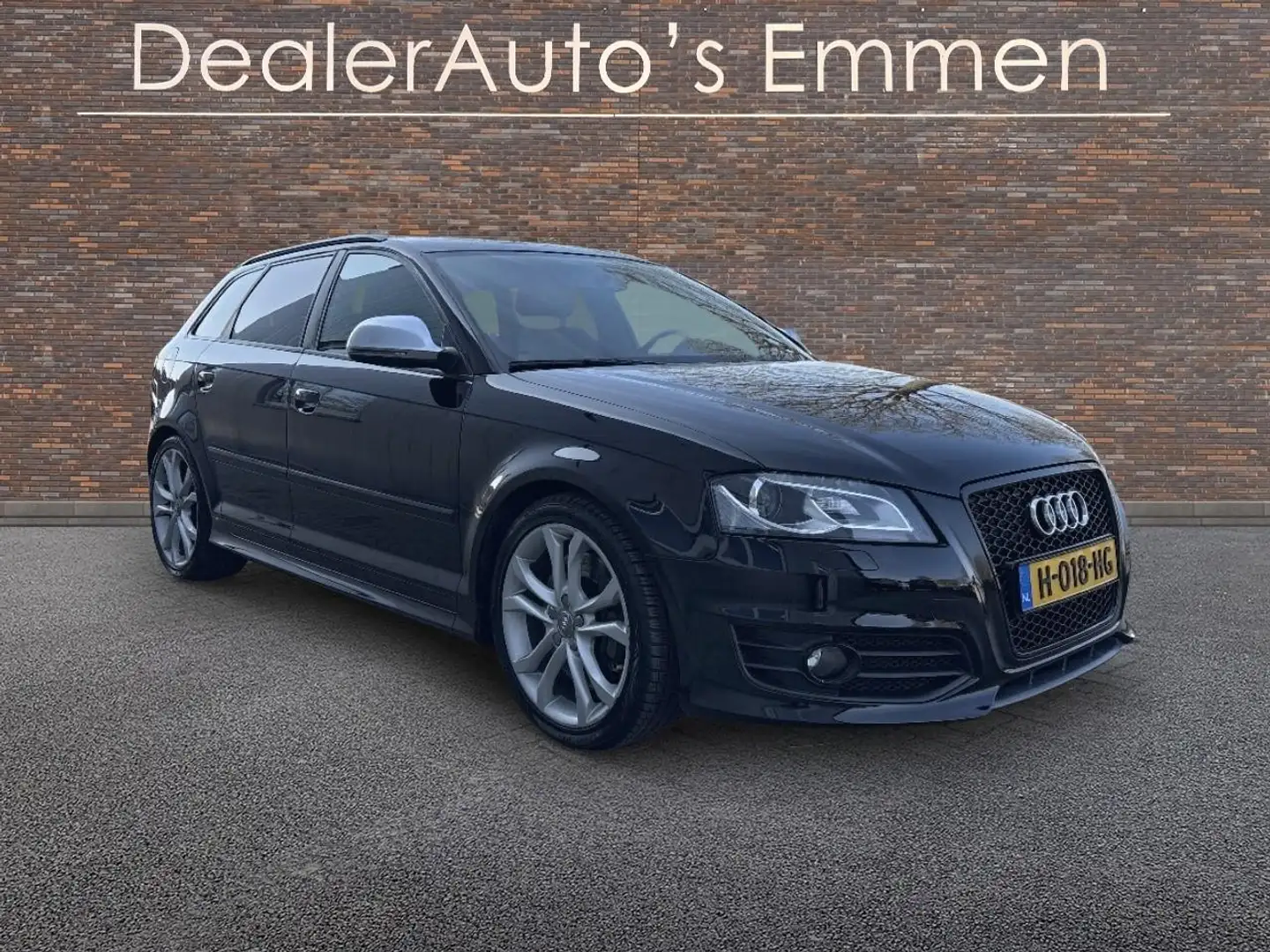 Audi A3 Sportback 2.0 TFSI S3 quattro S-LINE ECC LMV NAVIG Zwart - 1