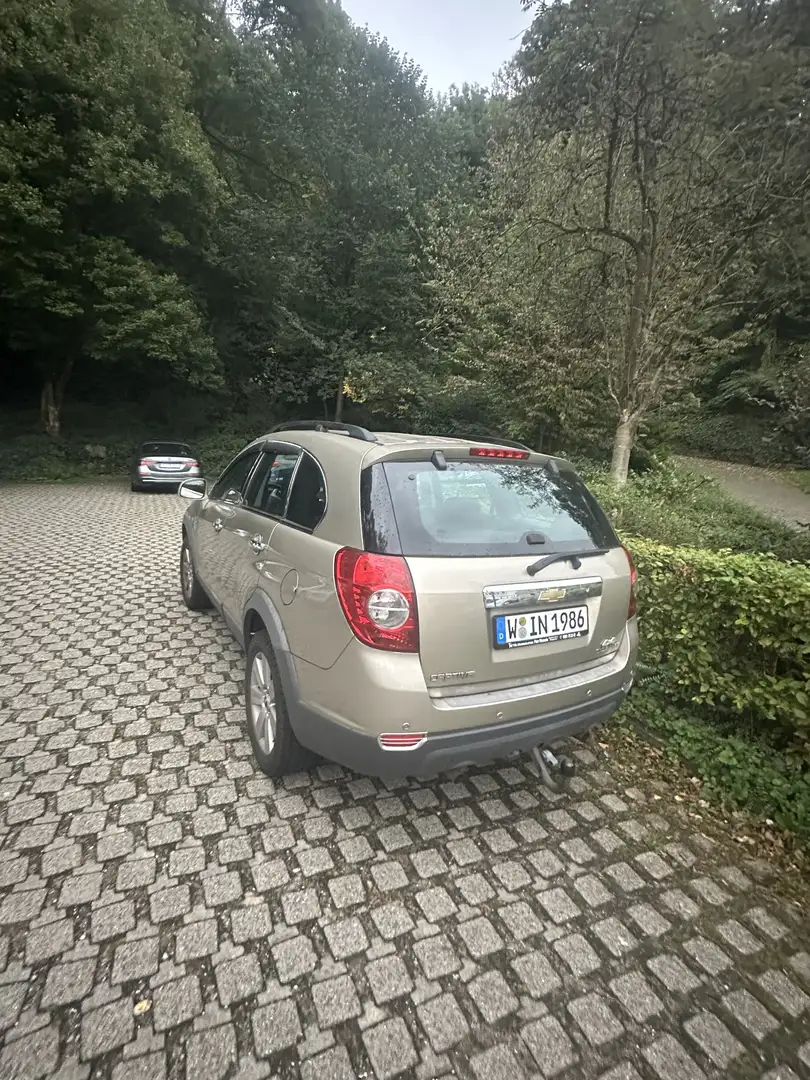 Chevrolet Captiva 2.4 4WD 7 Sitzer Gas LT - 2