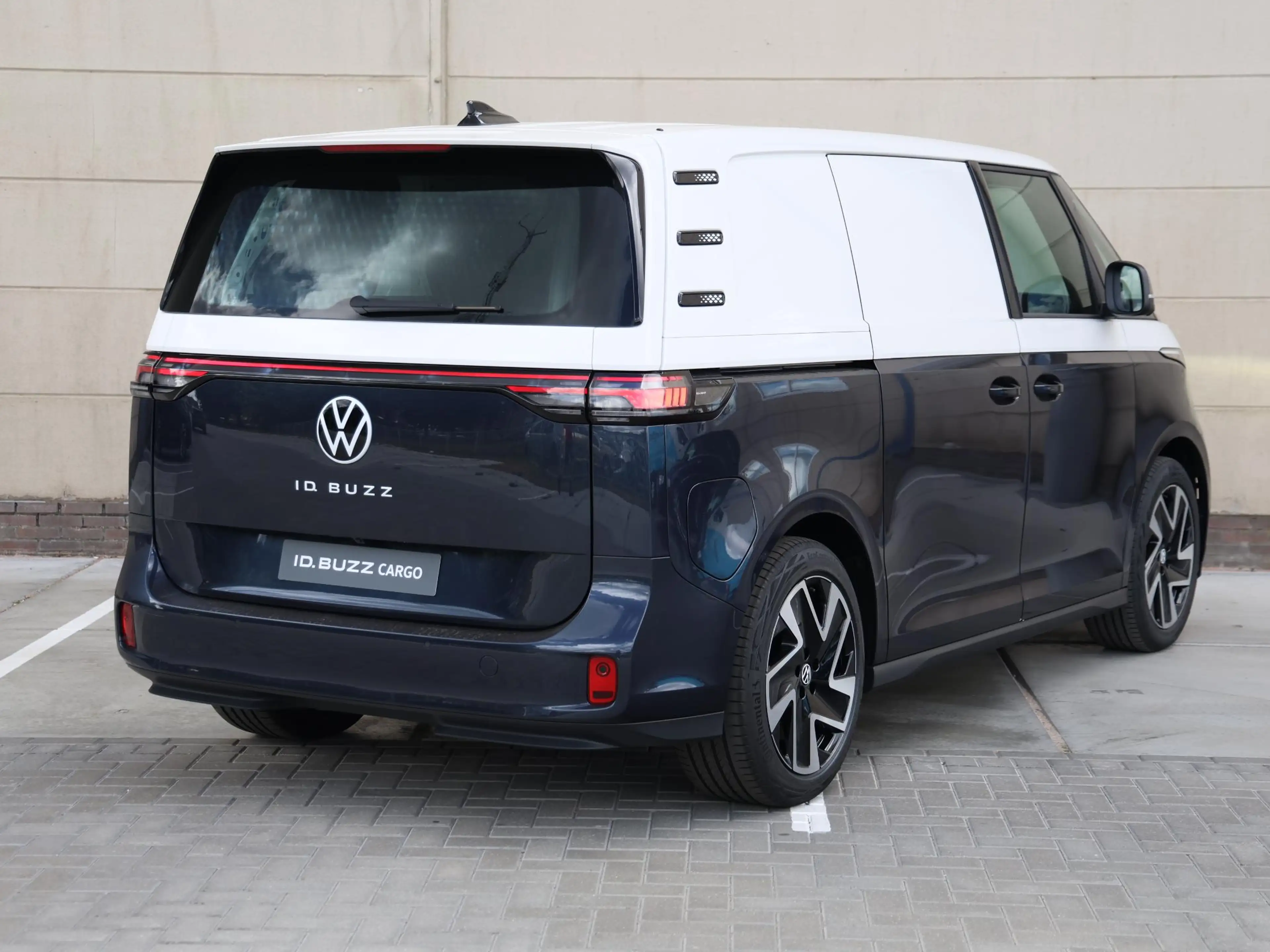 Volkswagen ID. Buzz Cargo Bulli Limited Edition Elektromotor 210 kW (286 pk) — photo 5