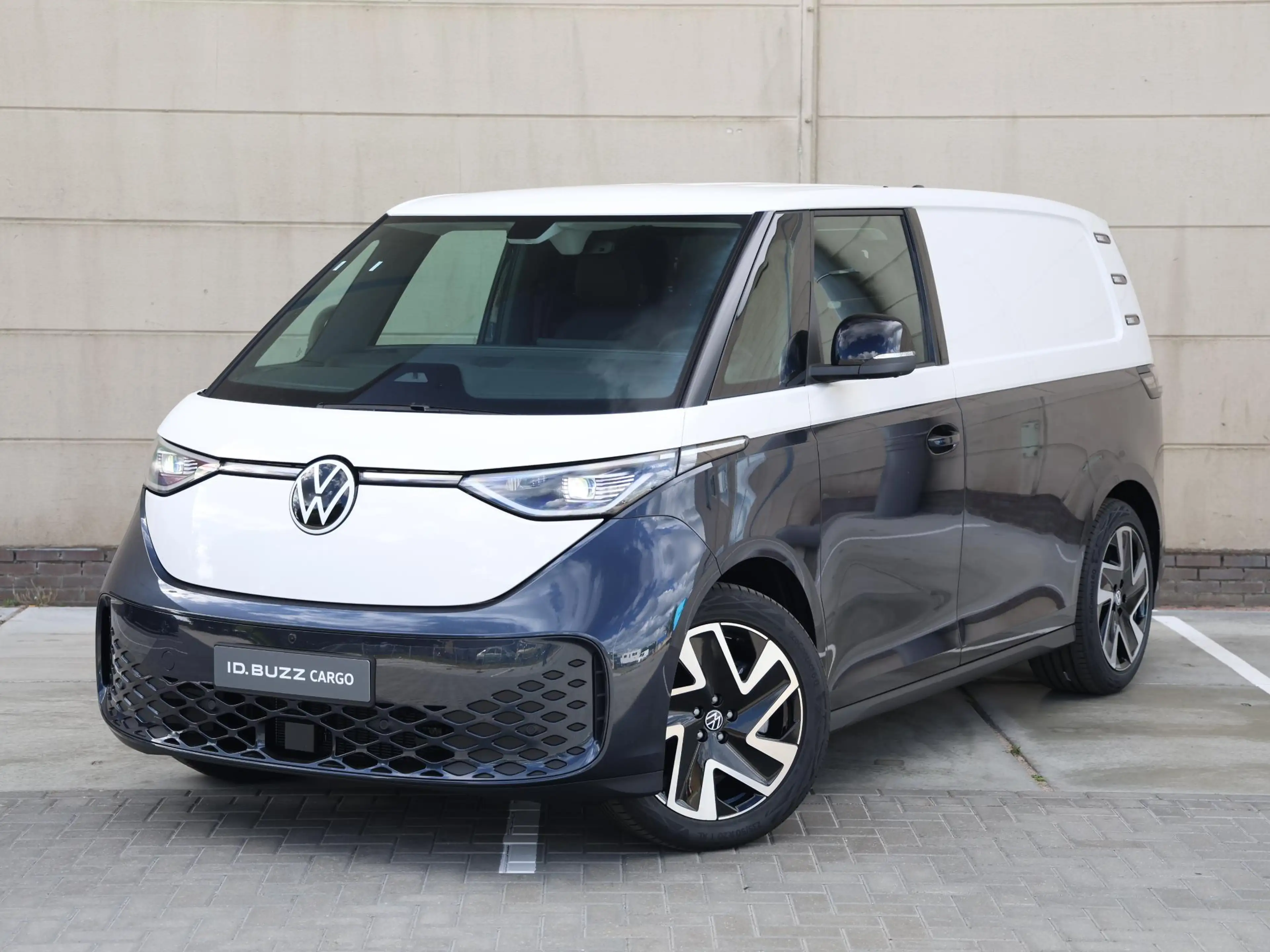Volkswagen ID. Buzz Cargo Bulli Limited Edition Elektromotor 210 kW (286 pk) — photo 9