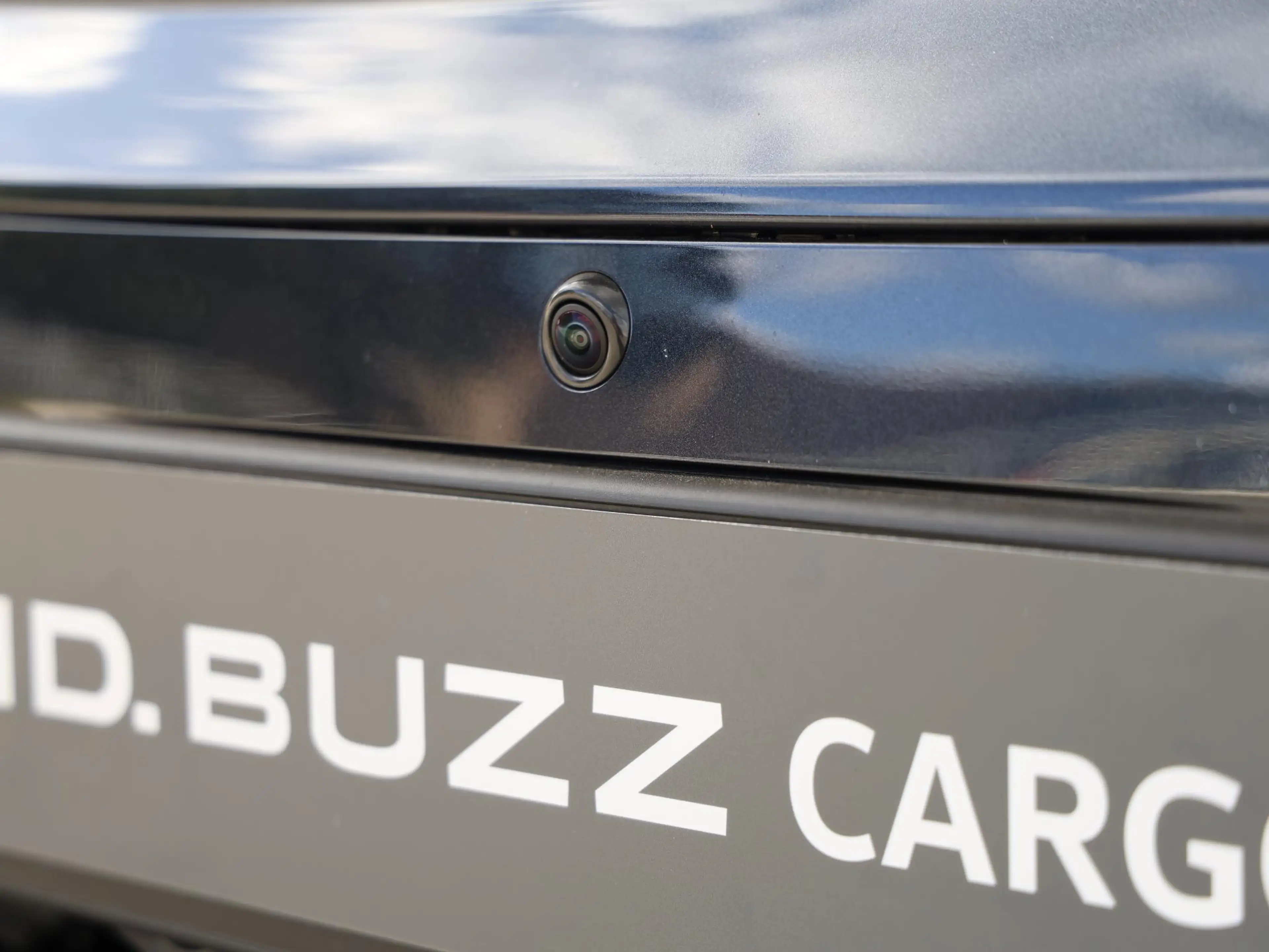 Volkswagen ID. Buzz Cargo Bulli Limited Edition Elektromotor 210 kW (286 pk) — photo 14