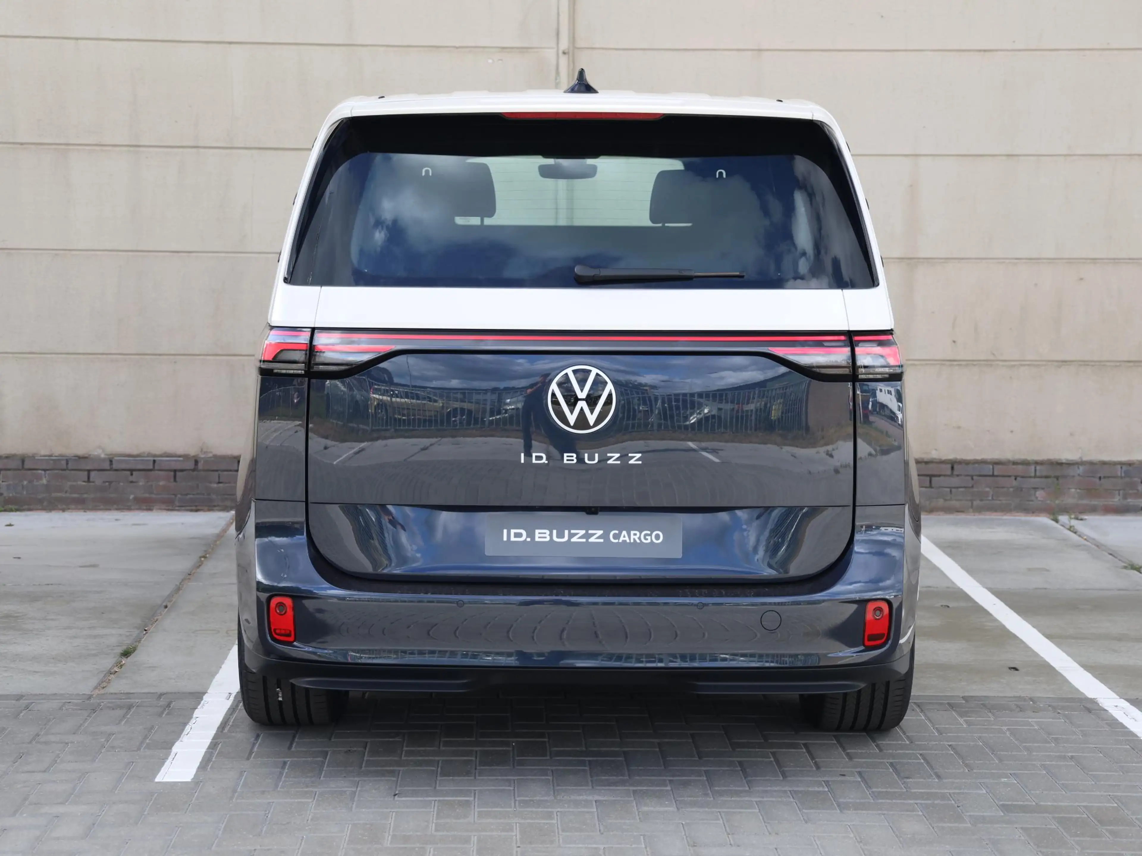 Volkswagen ID. Buzz Cargo Bulli Limited Edition Elektromotor 210 kW (286 pk) — photo 6