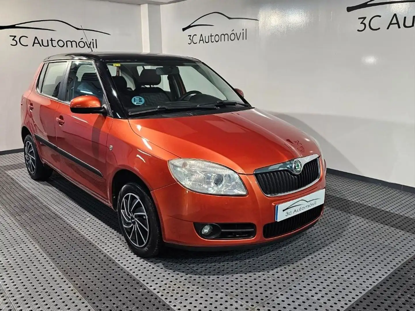 Skoda Fabia 1.2 60cv Young Orange - 1