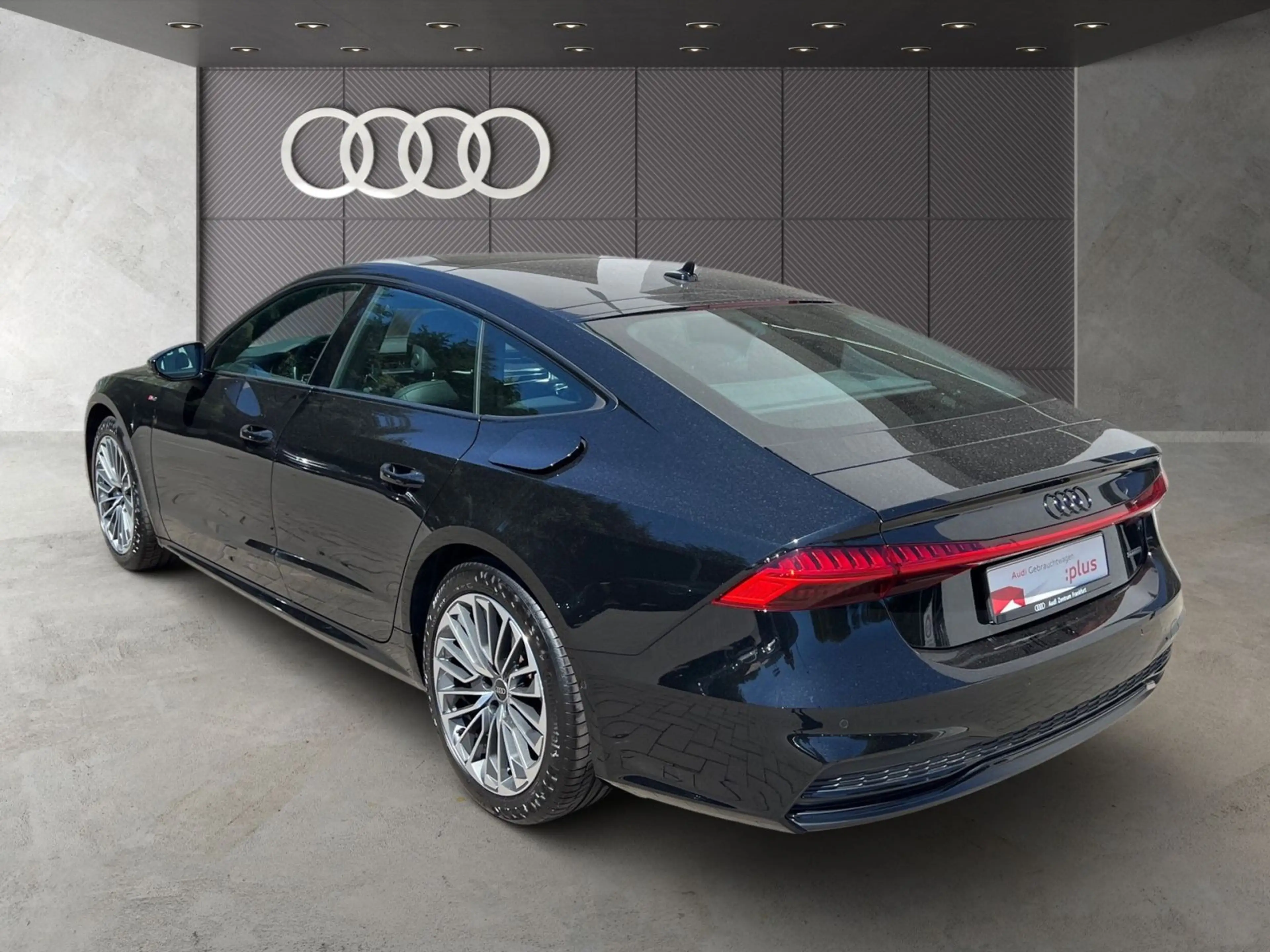 Audi A7 50 TFSI e quattro S tronic S line L — photo 4