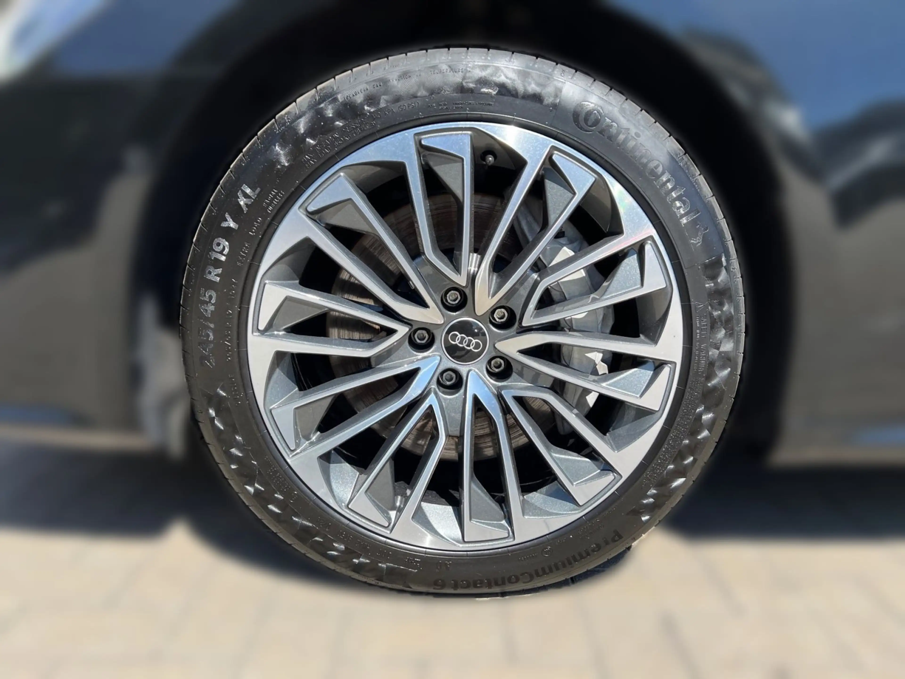 Audi A7 50 TFSI e quattro S tronic S line L — photo 3