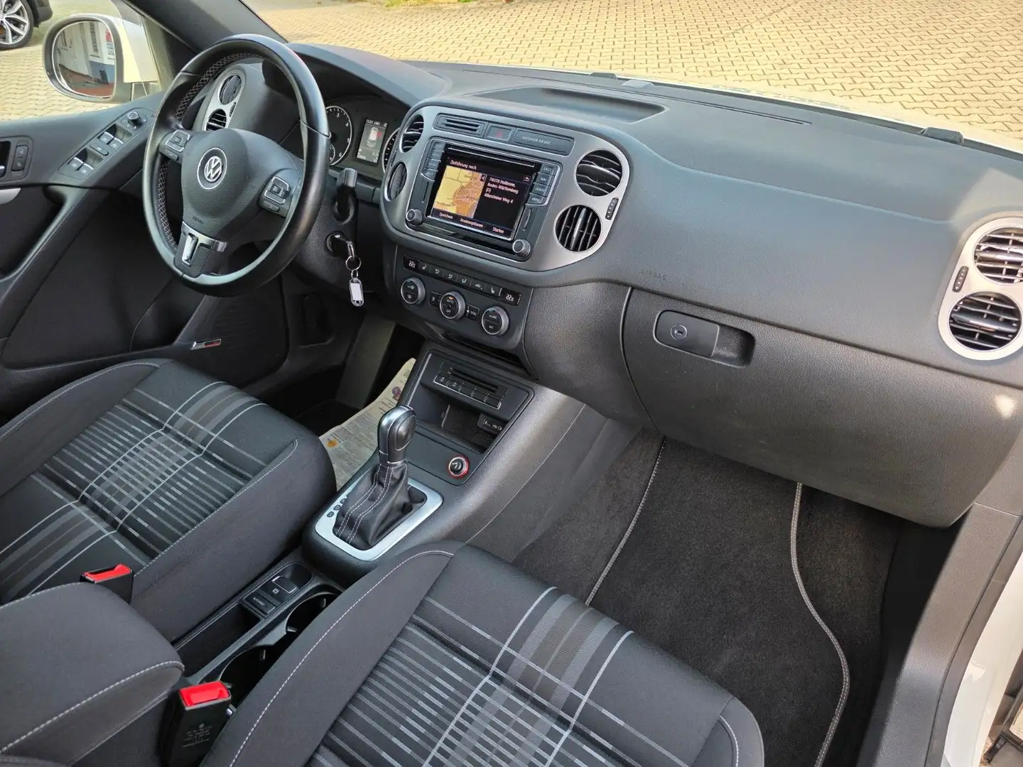 Volkswagen Tiguan 2.0 TDI DSG 4Motion/Navi/AHK/EURO 6 Weiß - 2