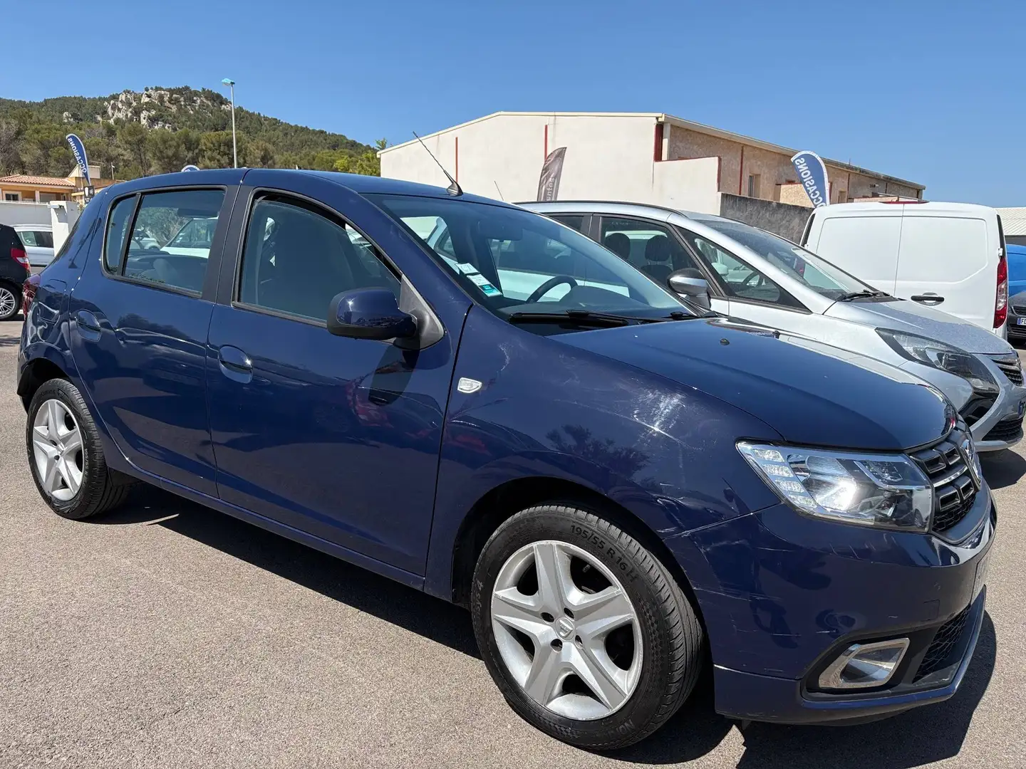 Dacia Sandero II (B52) 1.0 SCe 75ch Confort Bleu - 2
