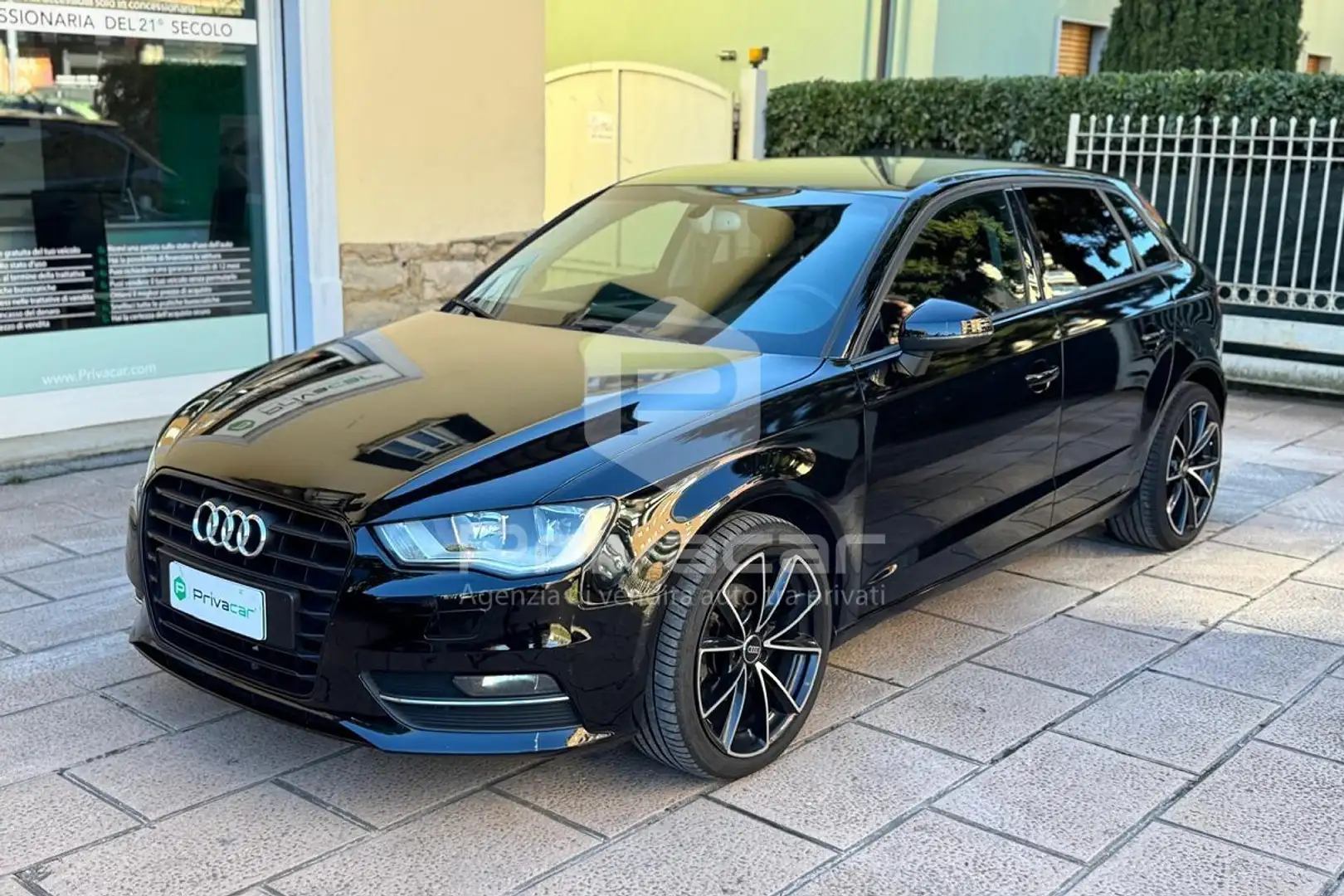 Audi A3 A3 SPB 1.6 TDI Ambition Negro - 1