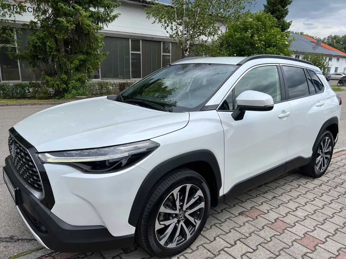 Toyota Corolla Cross 2,0-l-Hybrid Team Deutschland Blanc - 1
