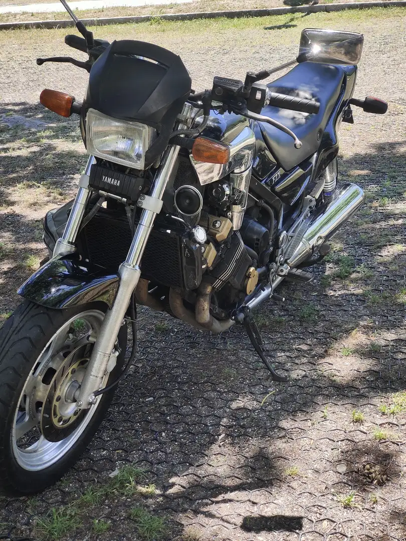 Yamaha YZF 750 Negro - 1