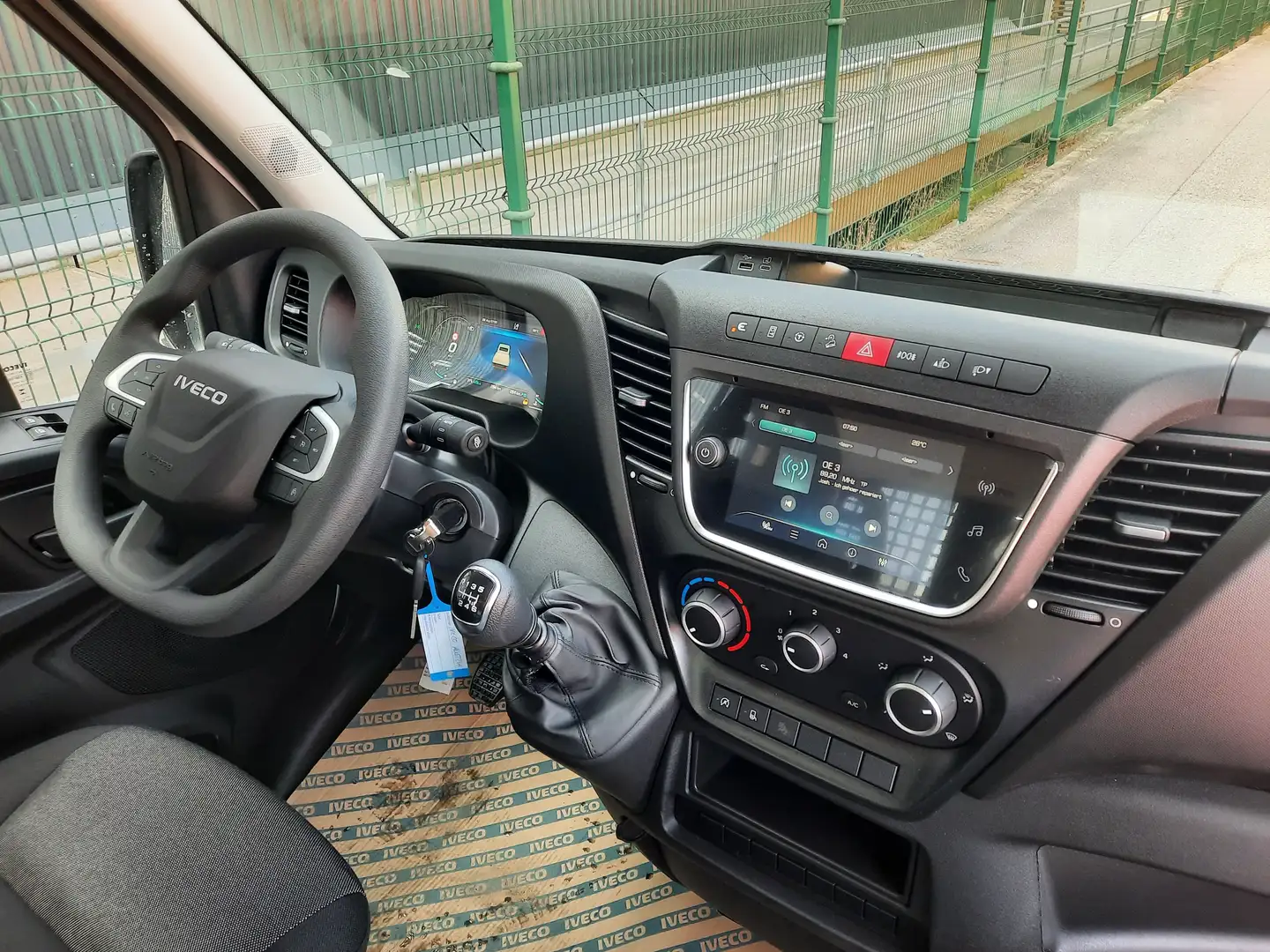 Iveco Daily Economy DOPPELKABINE Pritsche € 34.990,- NETTO Blanco - 2