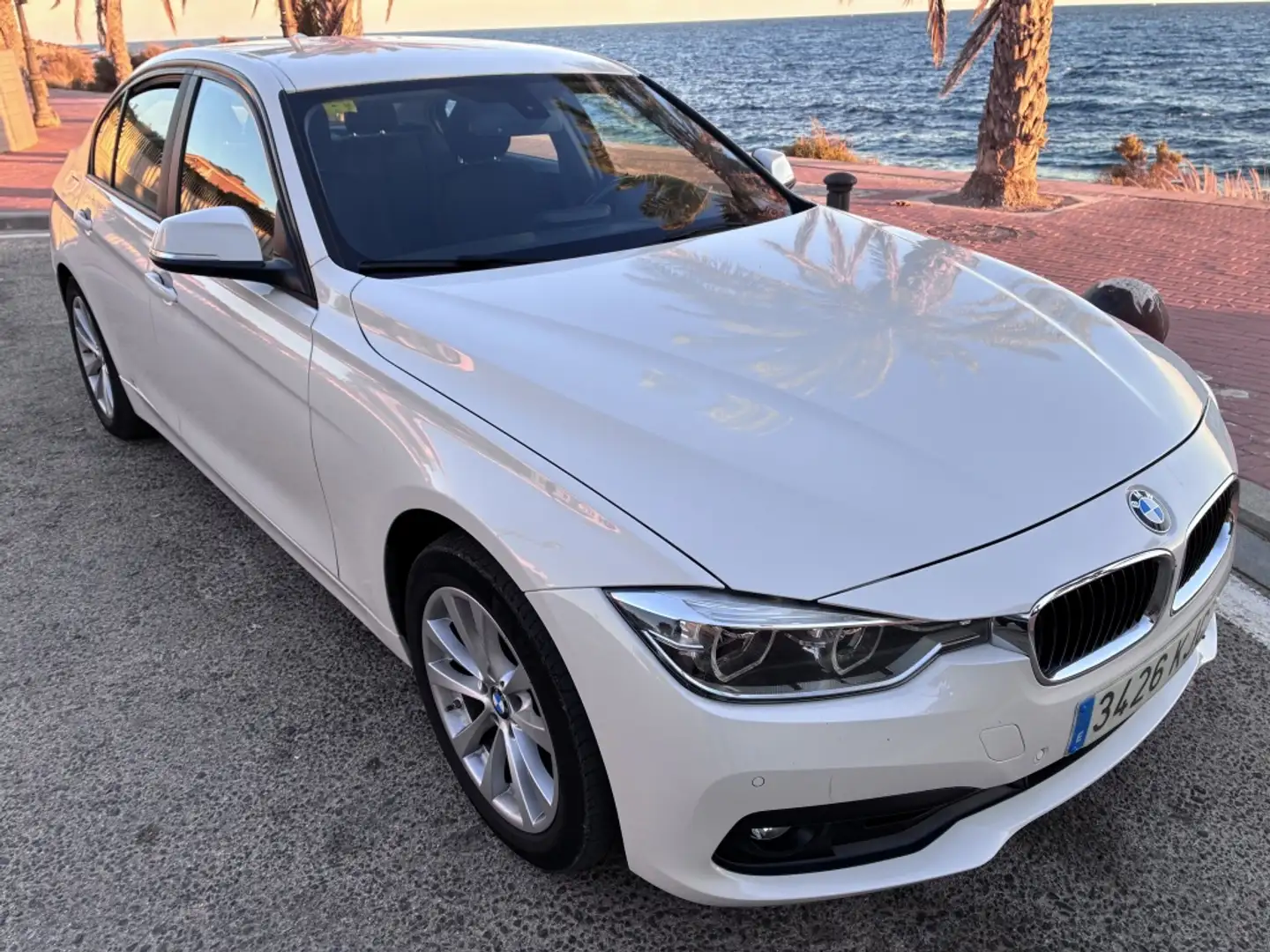 BMW 318 318dA Business Blanco - 1