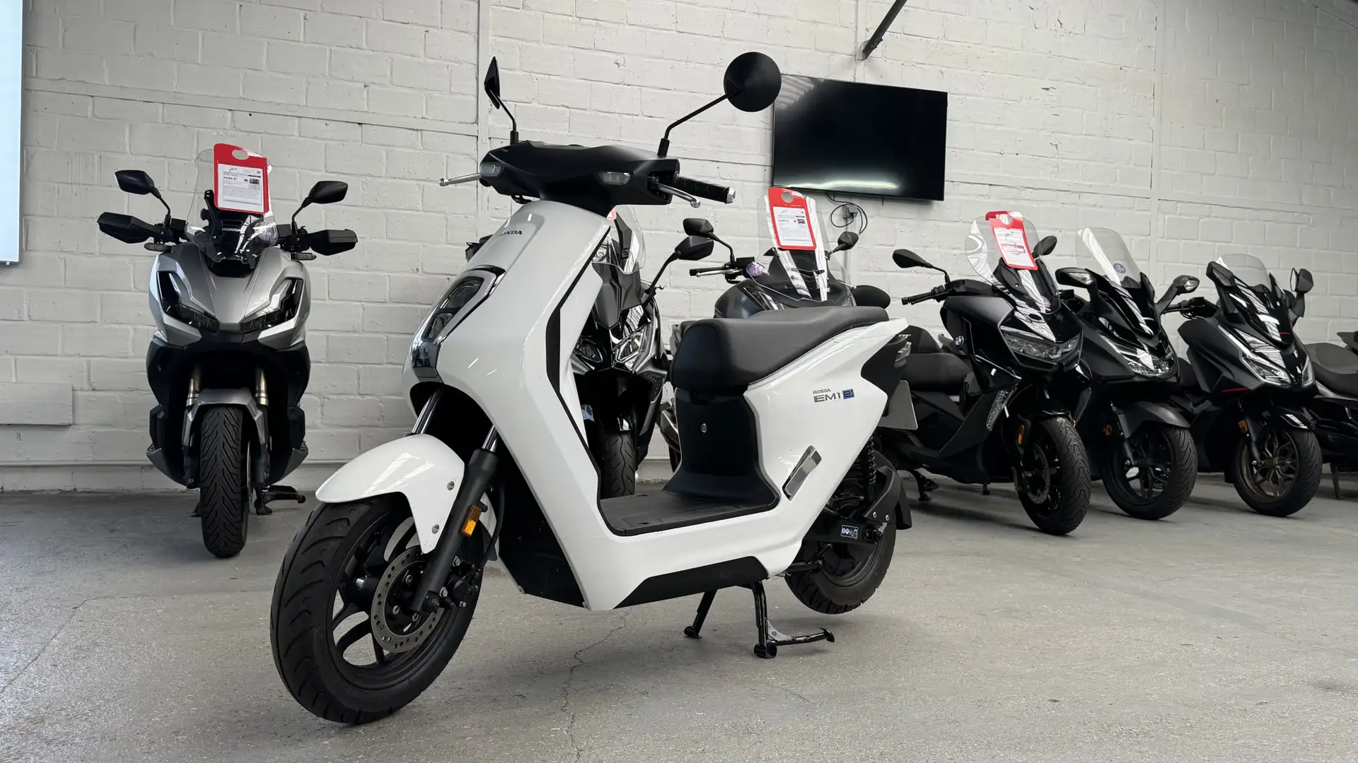 Honda EM1 e Білий - 1