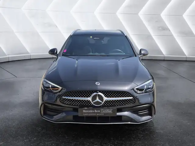 Mercedes-Benz 220 view 2