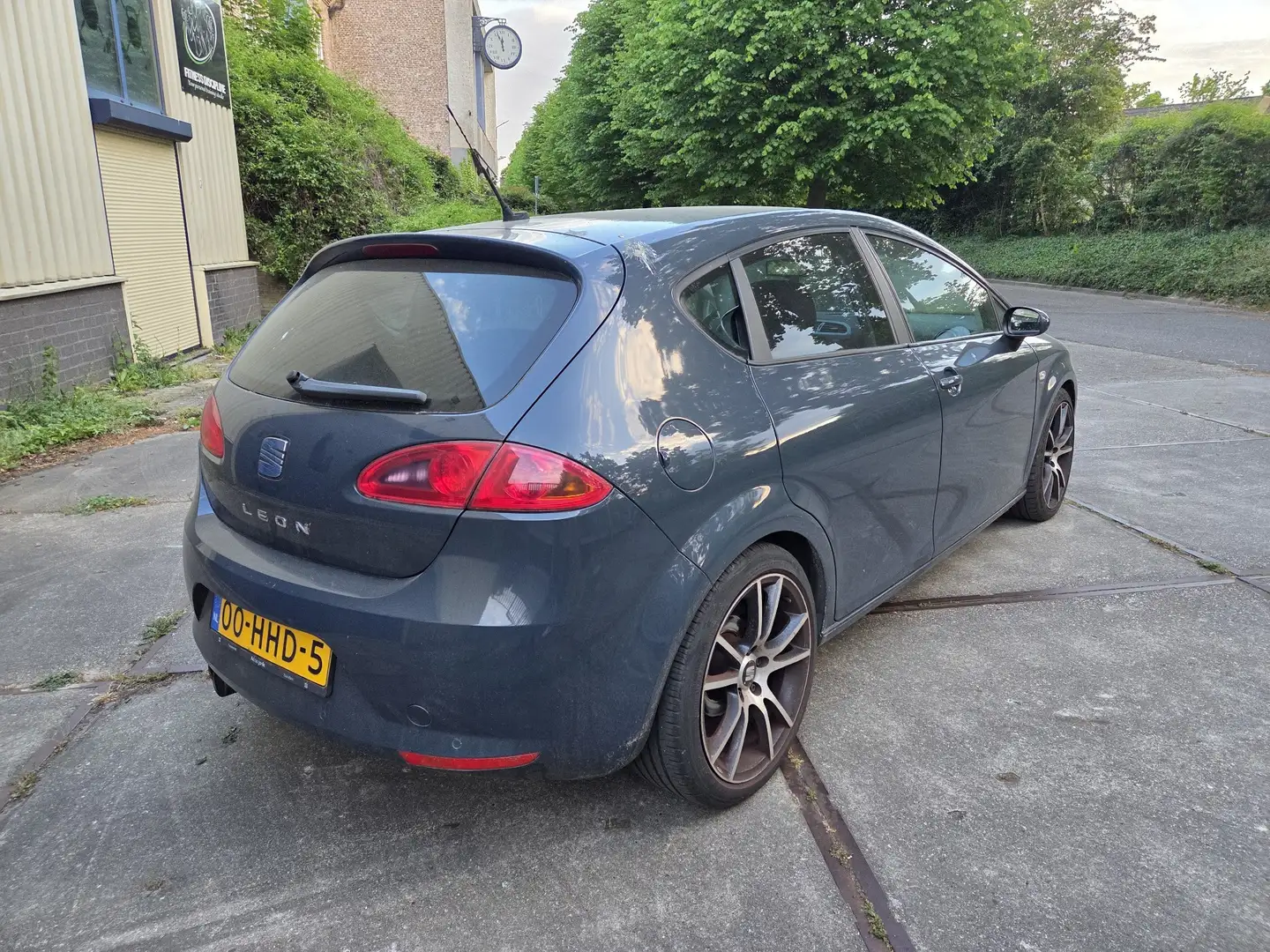 SEAT Leon 1.4 TSI Bnsline High Gris - 2