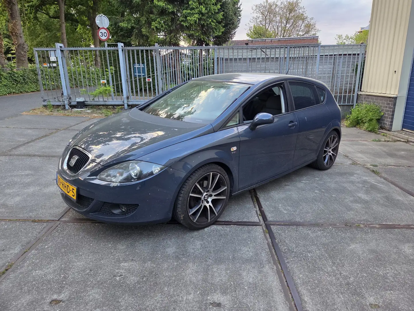 SEAT Leon 1.4 TSI Bnsline High Gris - 1