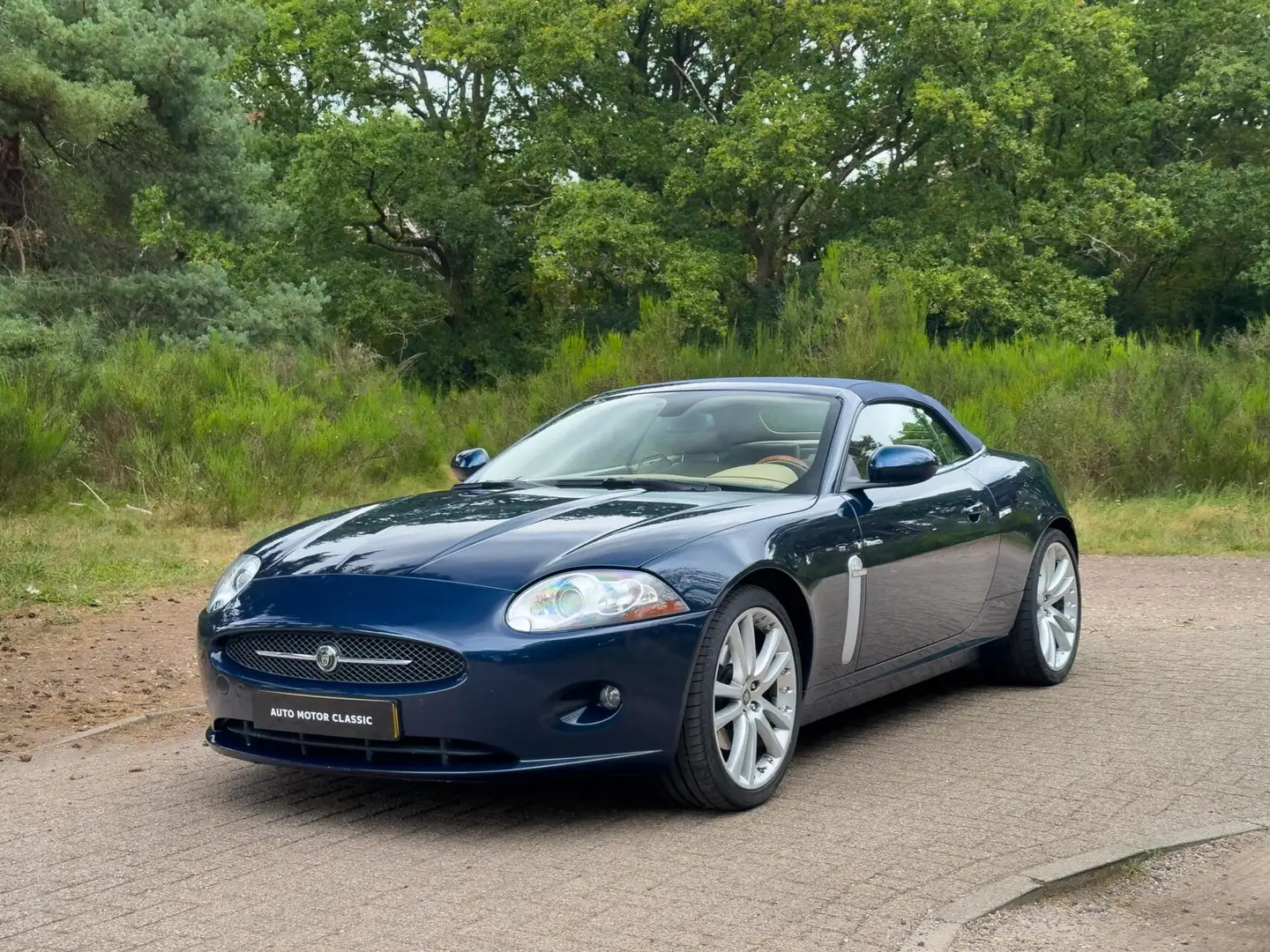 Jaguar XK 4.2 V8 Convertible | Indigo Blue | Youngtimer Bleu - 1