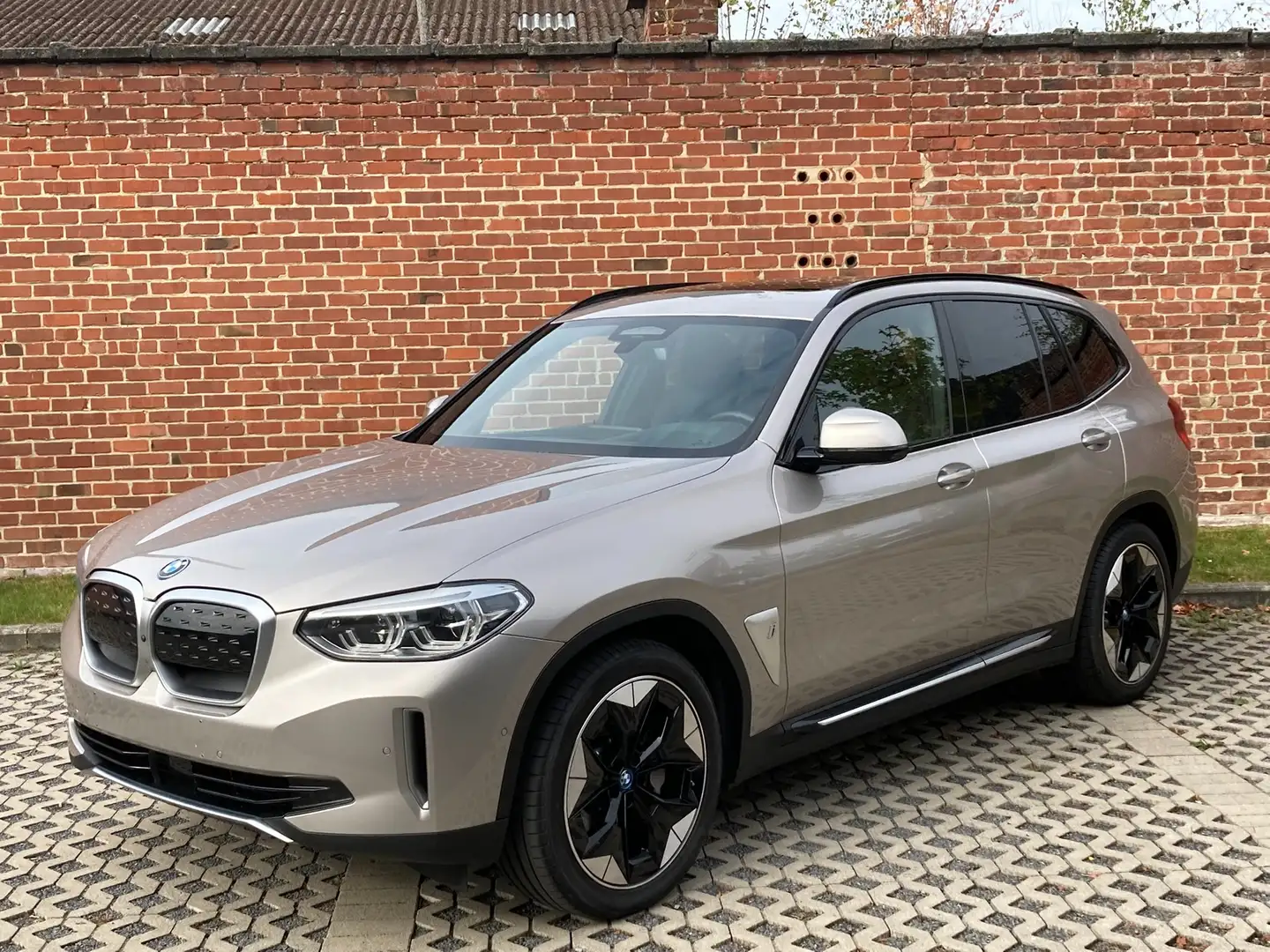 BMW iX3 80 kWh Impressive - 15.000 Km - 57.768 € + Btw Beige - 2