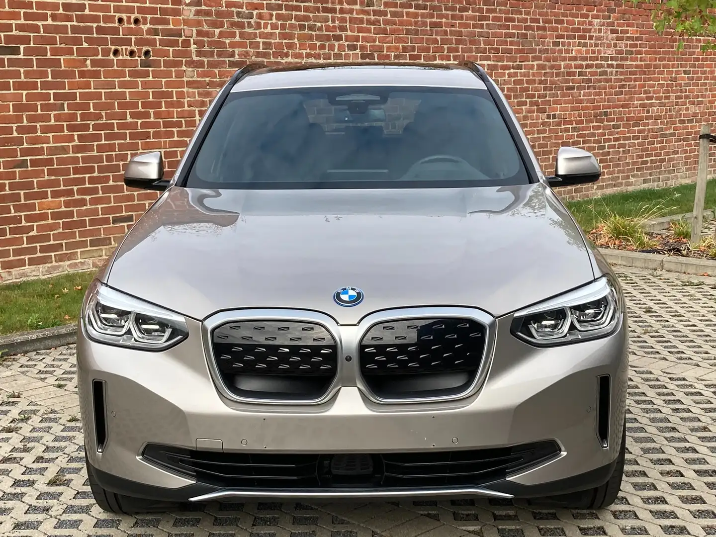 BMW iX3 80 kWh Impressive - 15.000 Km - 57.768 € + Btw Beige - 1