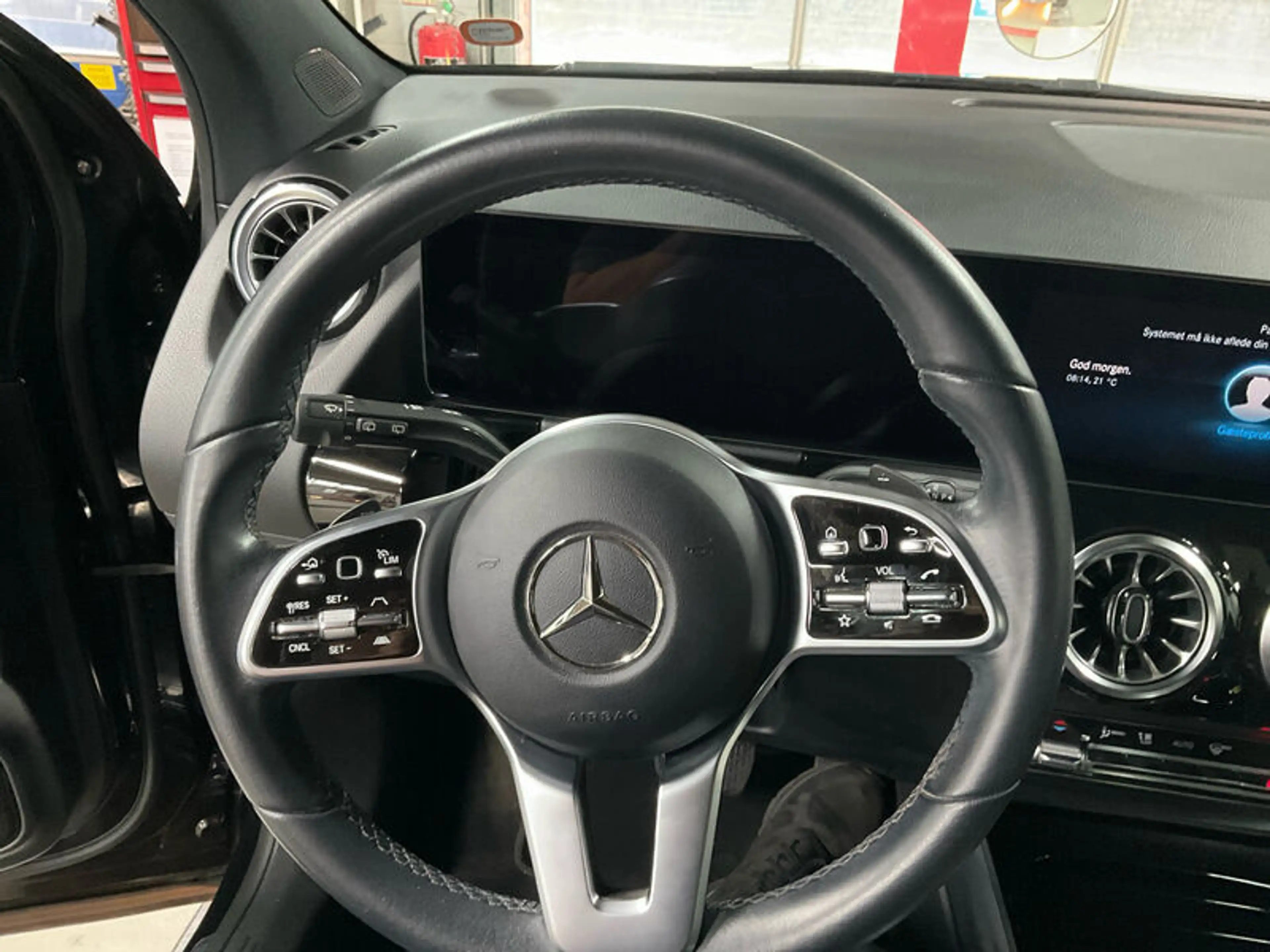 Mercedes-Benz GLA 250 NAVI LED RADIO TEMPO MFL SHZ VC AHK KAMERA ACC T-Leder — photo 9