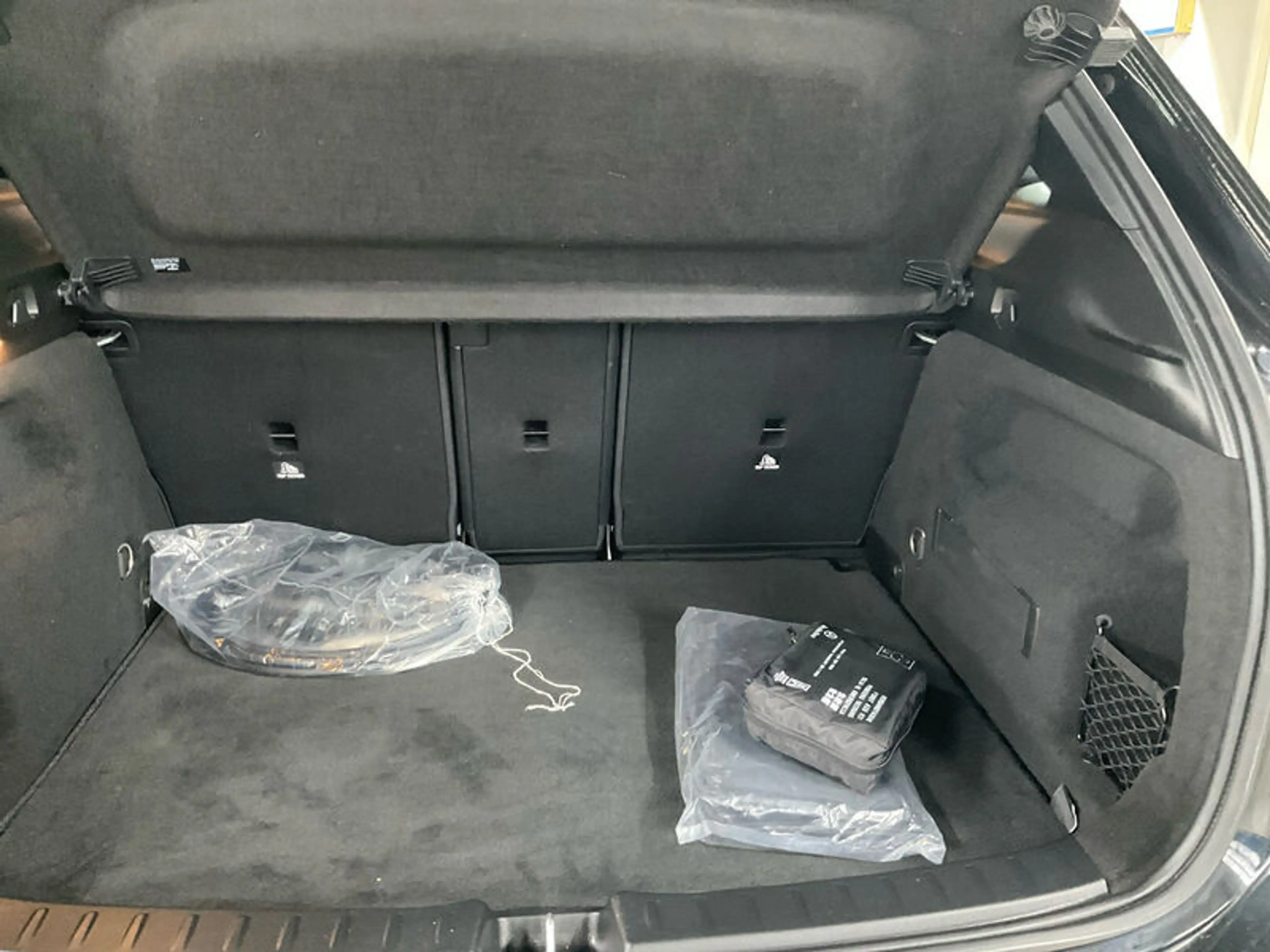 Mercedes-Benz GLA 250 NAVI LED RADIO TEMPO MFL SHZ VC AHK KAMERA ACC T-Leder — photo 12
