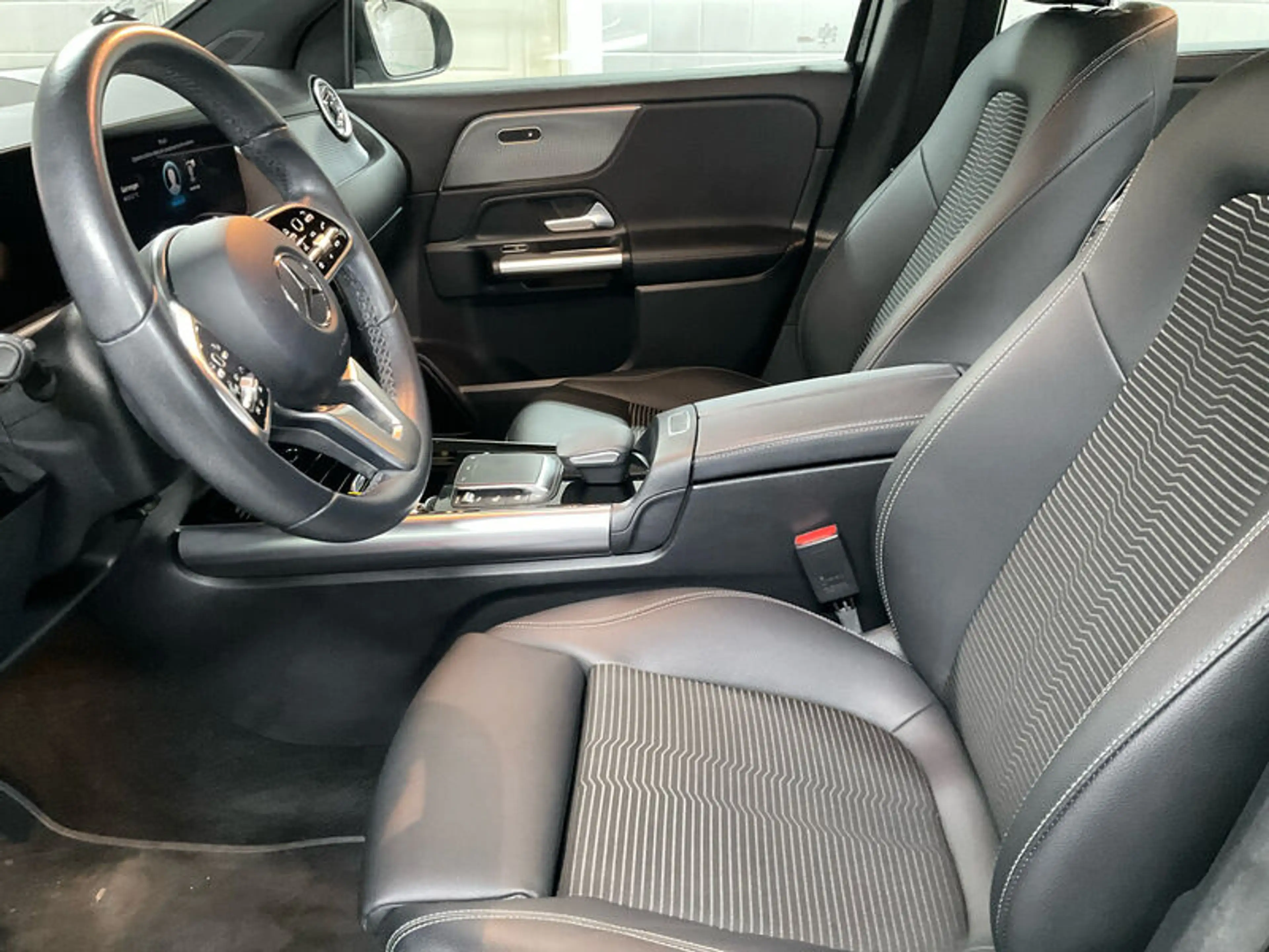 Mercedes-Benz GLA 250 NAVI LED RADIO TEMPO MFL SHZ VC AHK KAMERA ACC T-Leder — photo 7