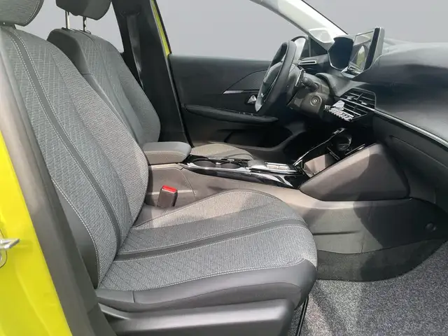 Peugeot 208 view 11