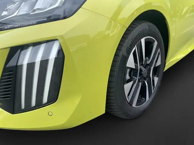 Peugeot 208 view 9