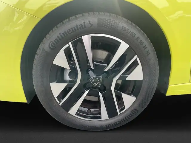 Peugeot 208 view 8