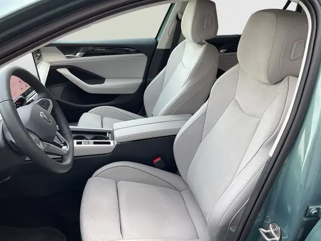 Volkswagen Passat view 10