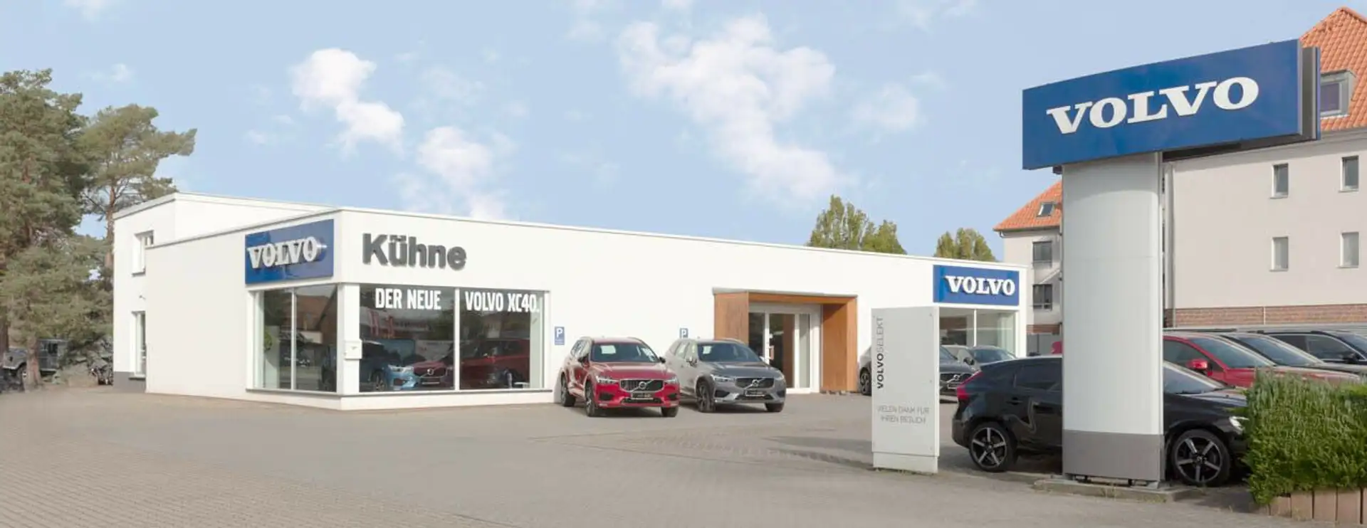 Volvo XC40 B3 Plus Dark 2WD !! 360°+ACC+BLIS+FSH !! Noir - 2