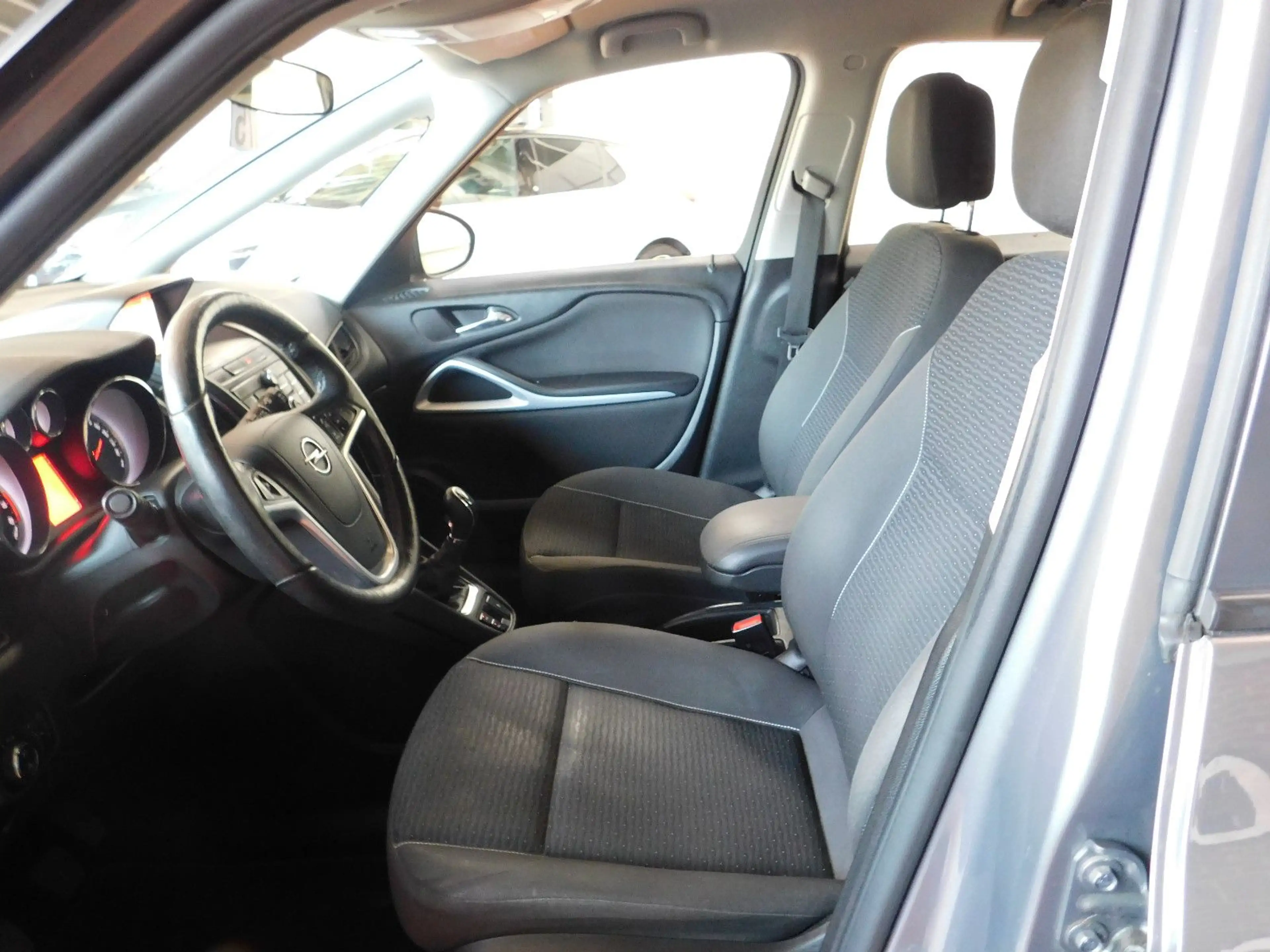 Opel Zafira C Tourer Drive — photo 7