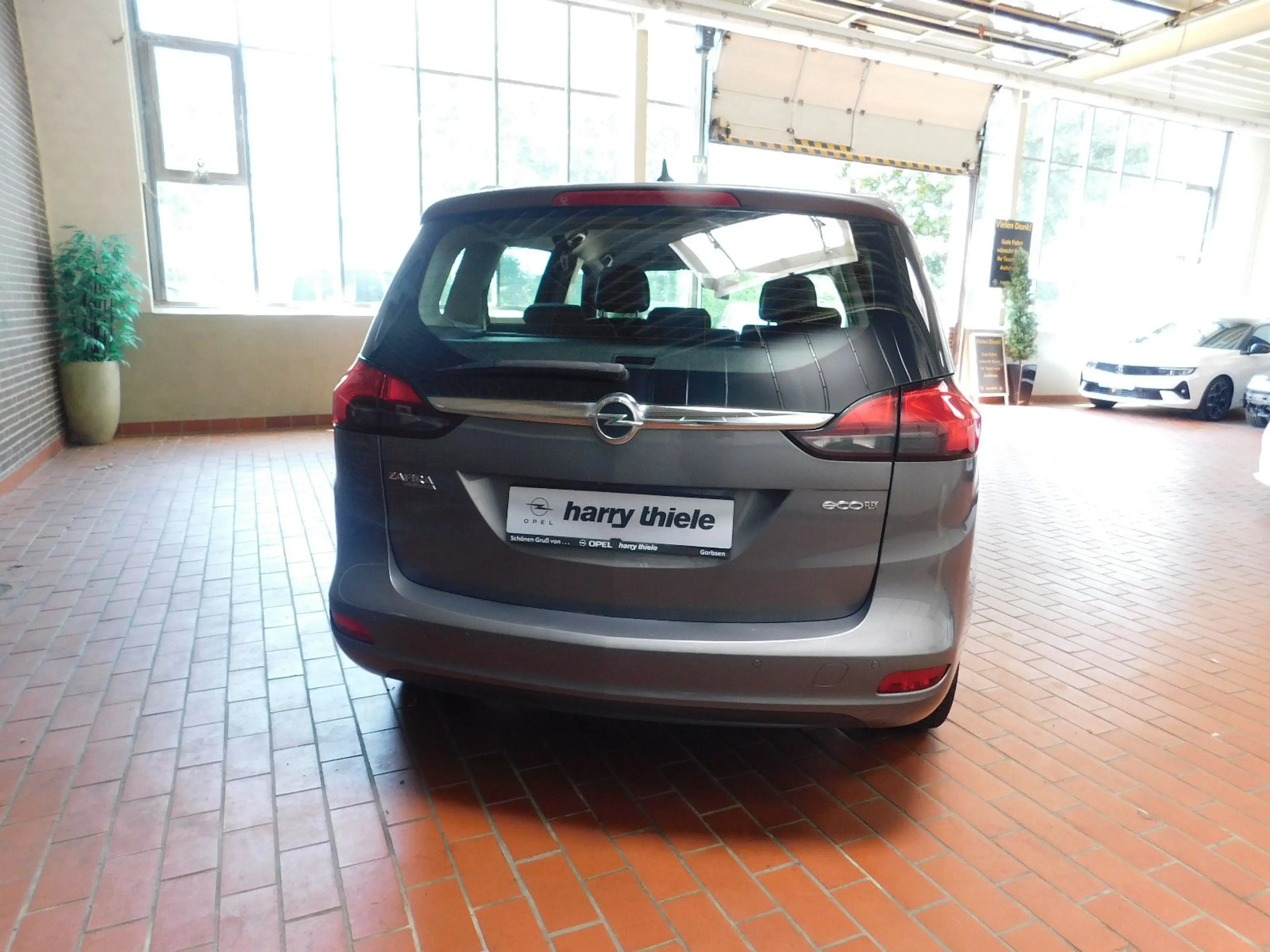 Opel Zafira C Tourer Drive — photo 3