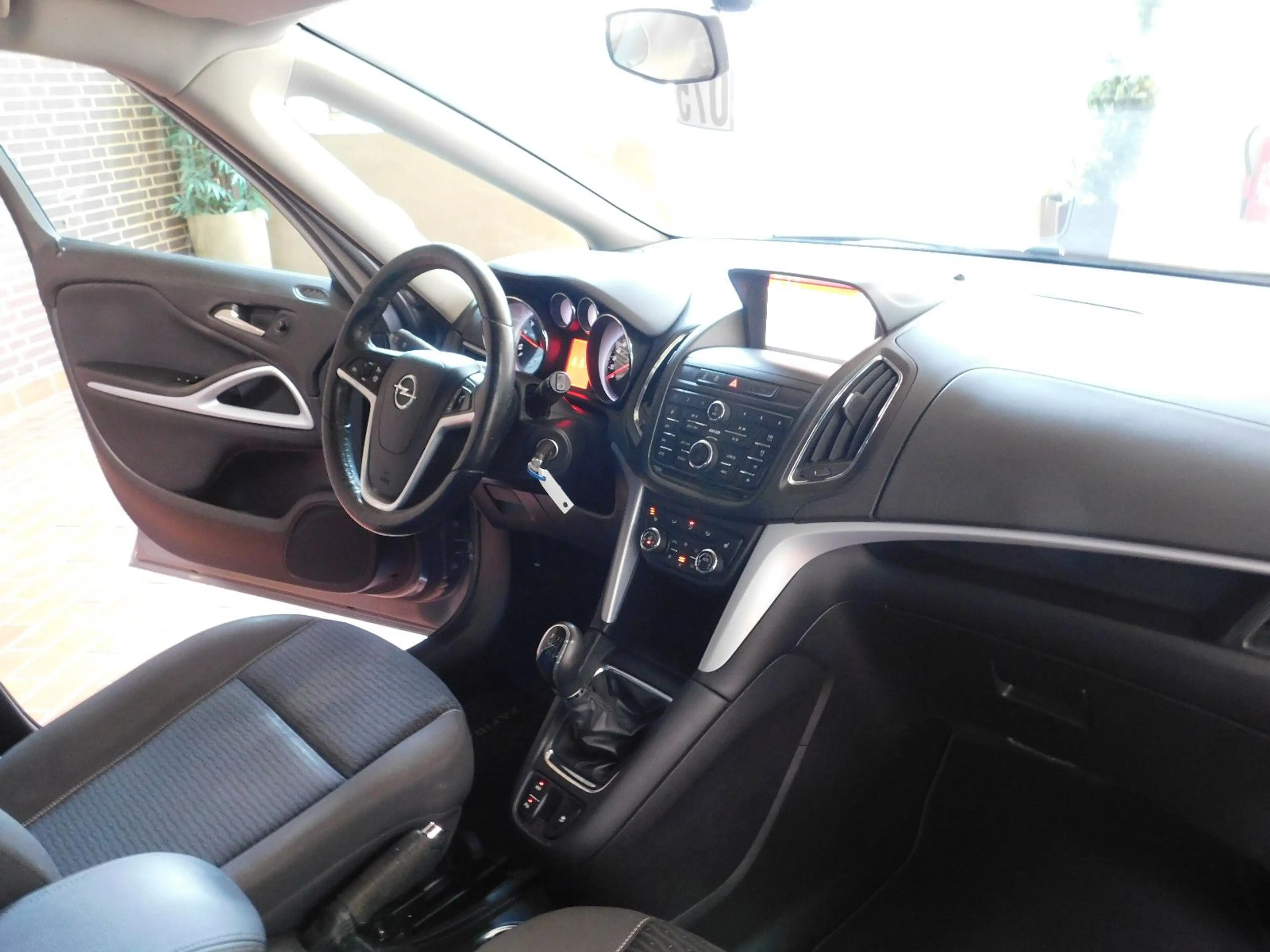 Opel Zafira C Tourer Drive — photo 14