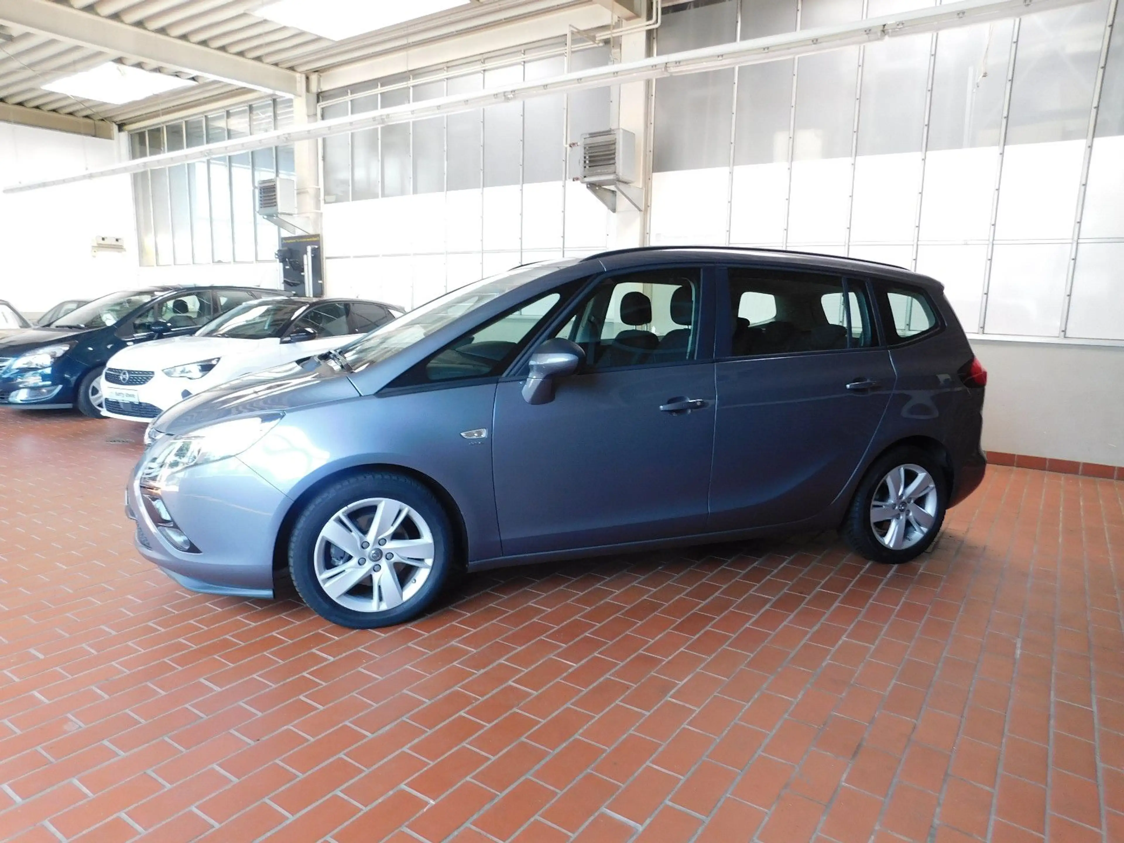 Opel Zafira C Tourer Drive — photo 4