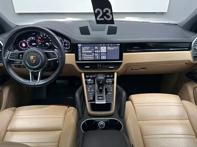 Porsche Cayenne view 11