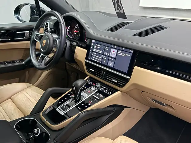 Porsche Cayenne view 12