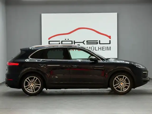 Porsche Cayenne view 5
