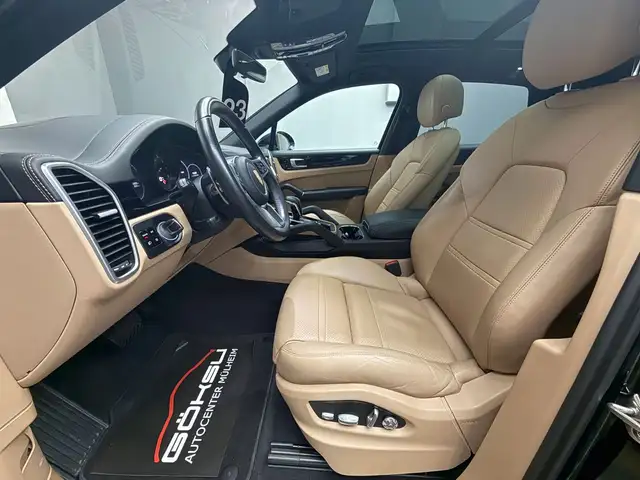 Porsche Cayenne view 9