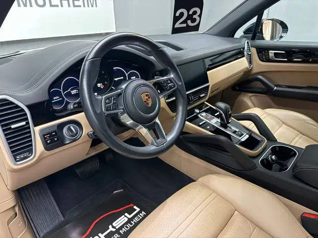 Porsche Cayenne view 8