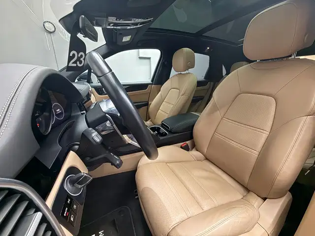 Porsche Cayenne view 10