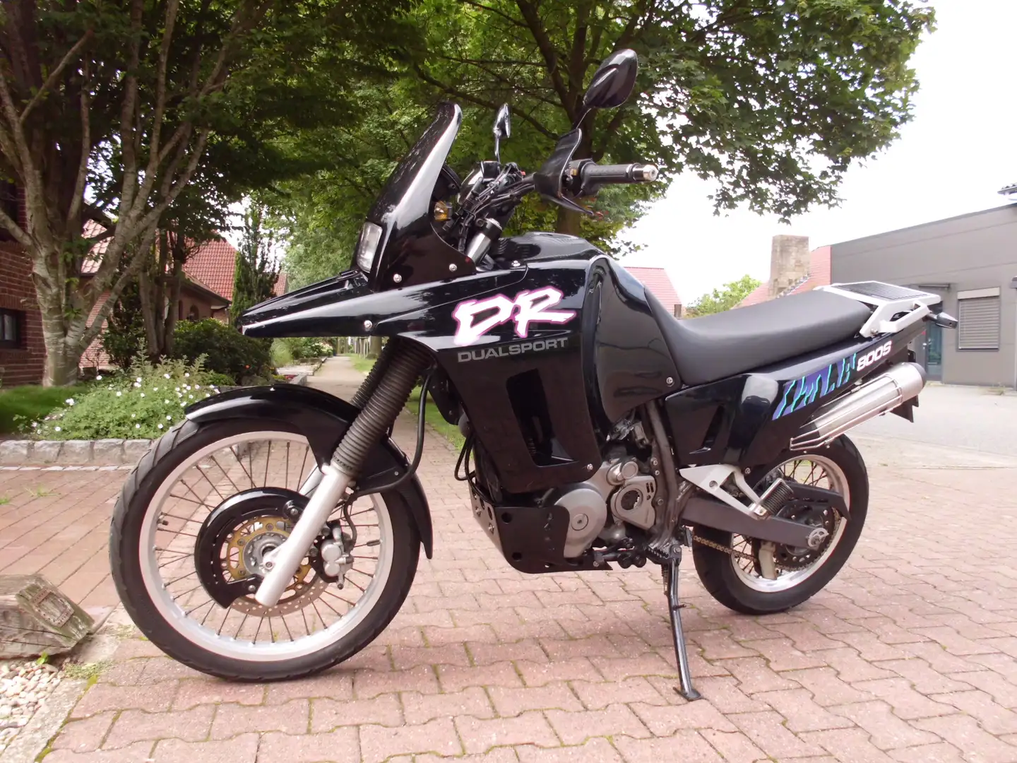 Suzuki DR Big Black - 1