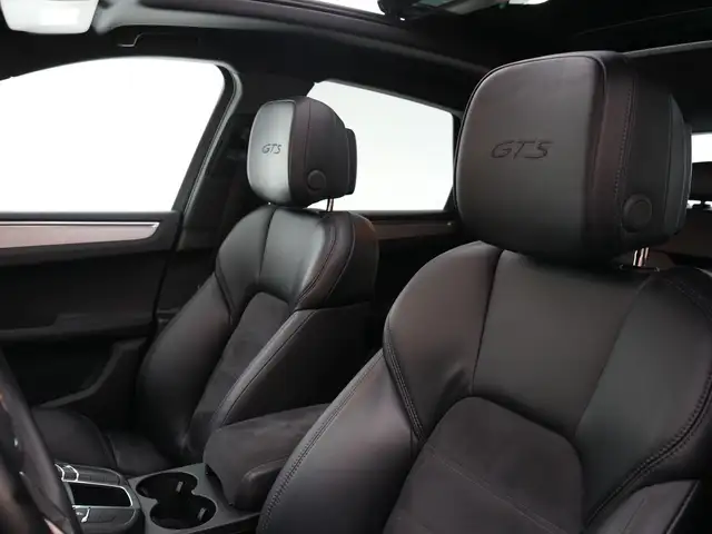 Porsche Macan view 5