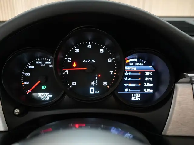 Porsche Macan view 8