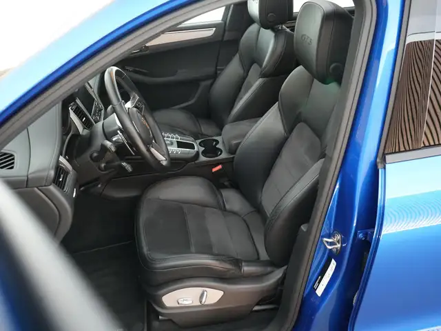 Porsche Macan view 4