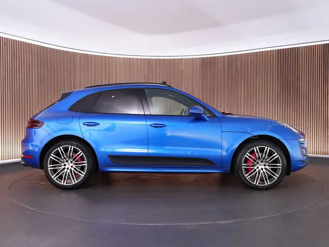 Porsche Macan view 14