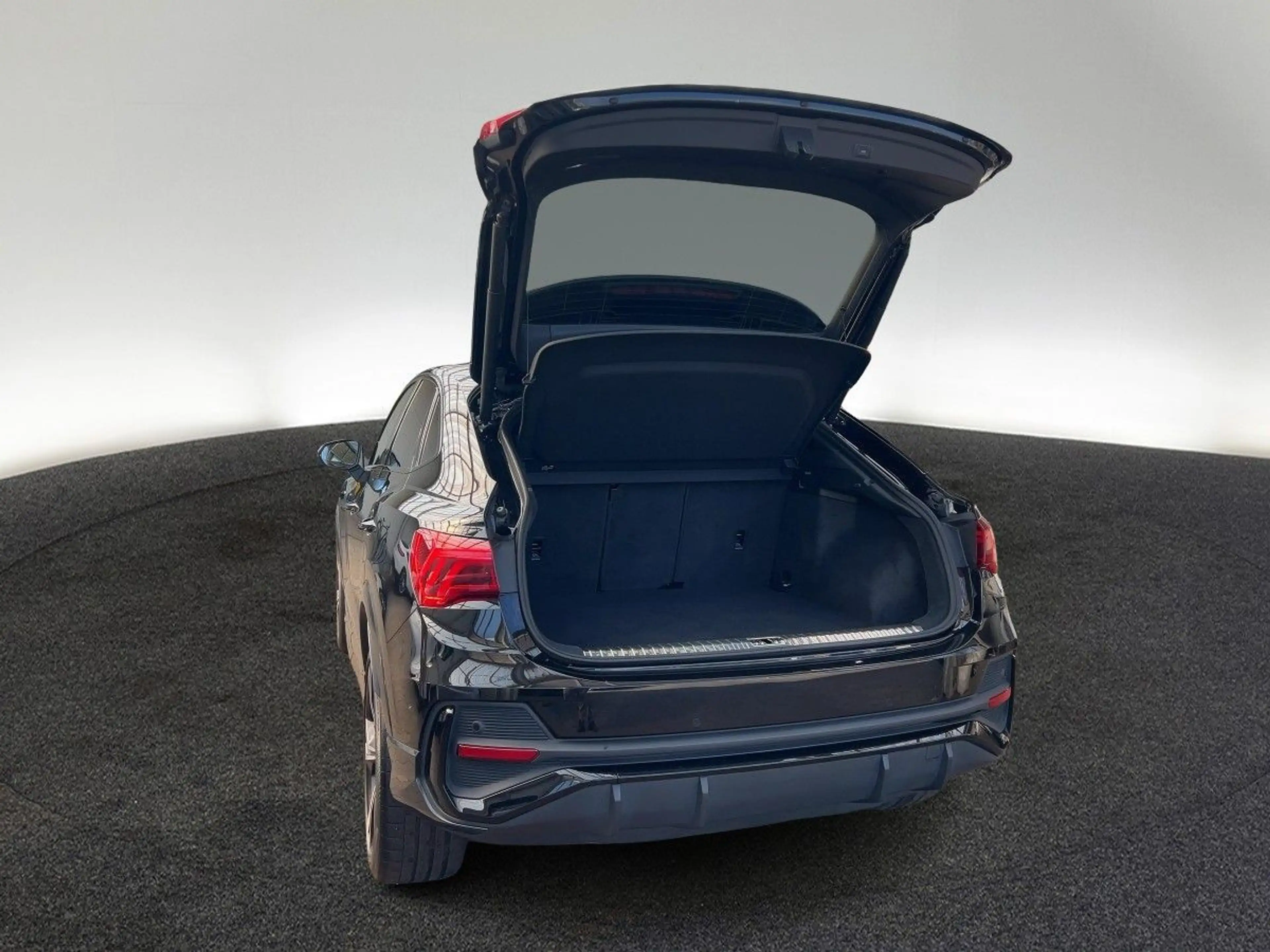Audi Q3 40 TDI S line quattro S tronic LED — photo 10